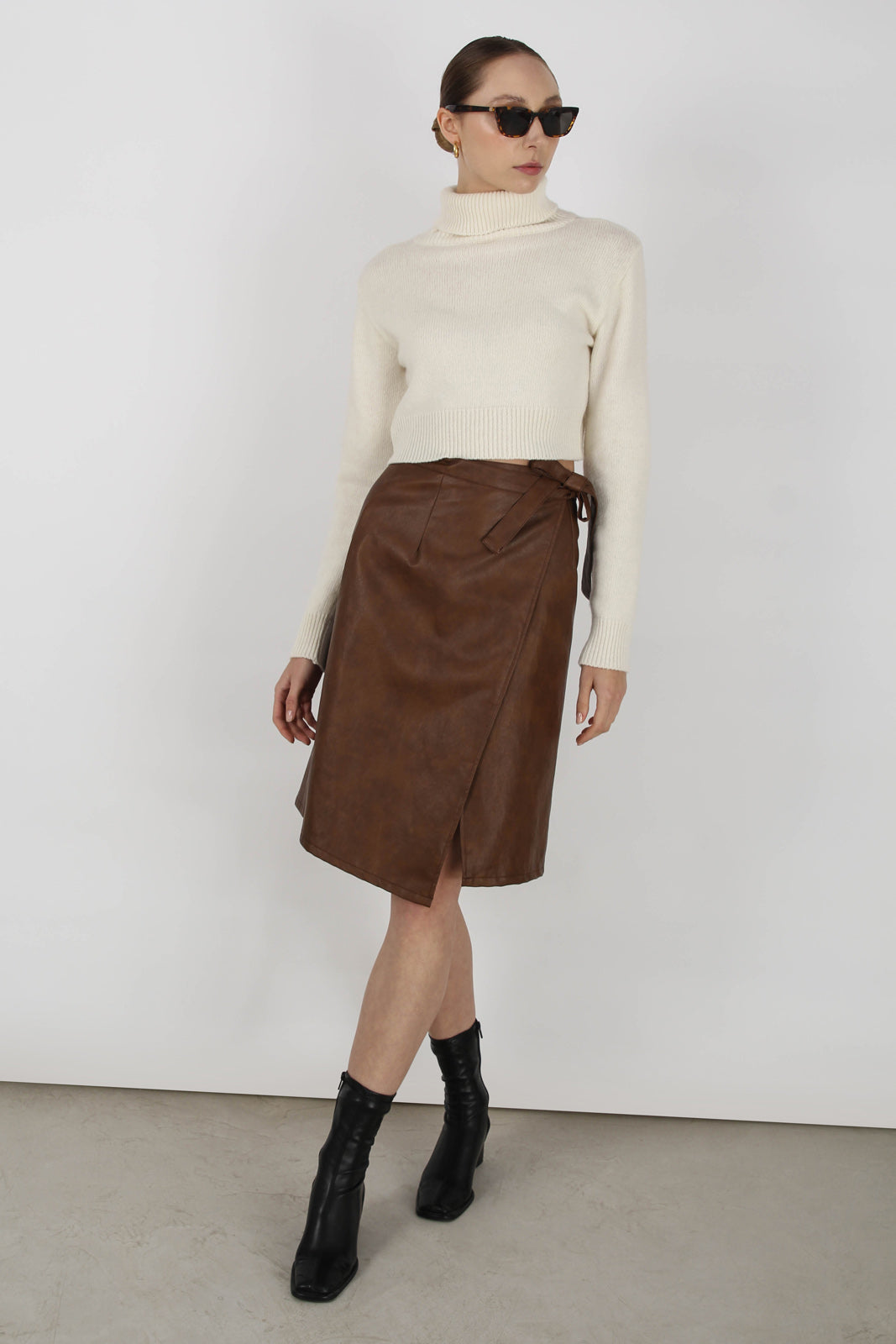 Ivory wool cropped turtleneck jumper_6