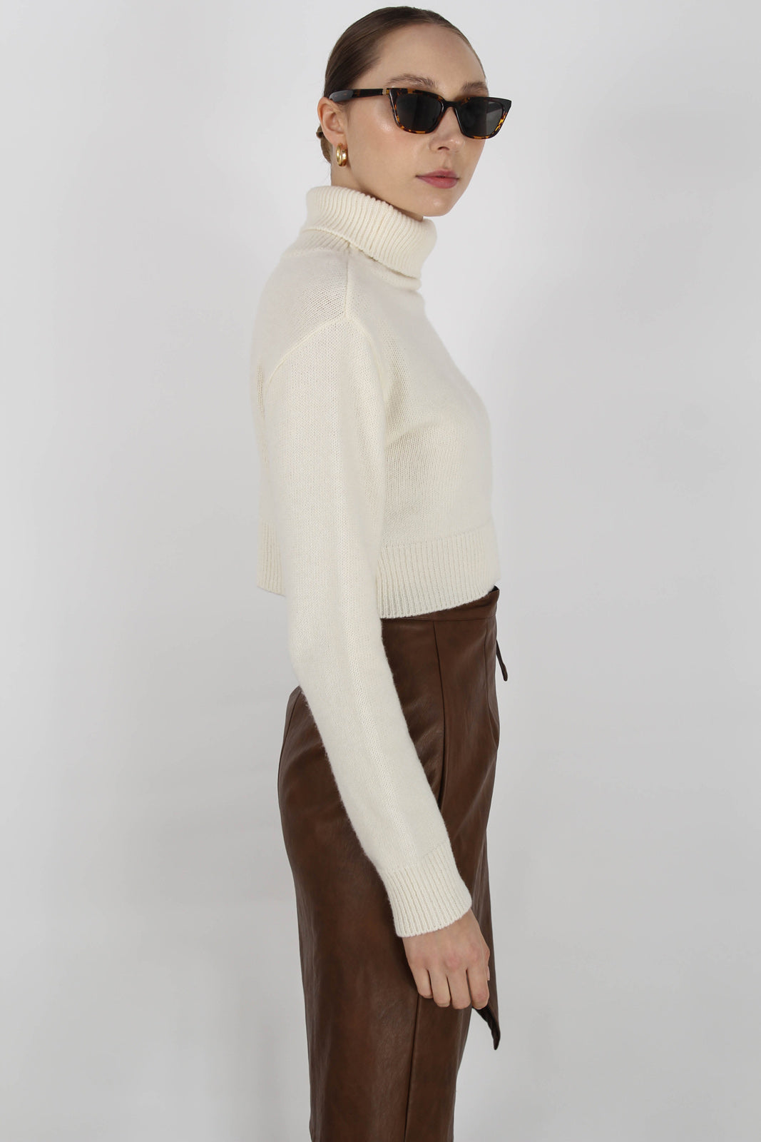 Ivory wool cropped turtleneck jumper_12