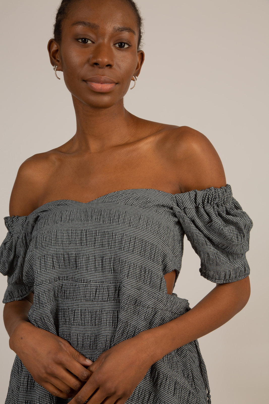 Black and white textured off shoulder mini dress_7