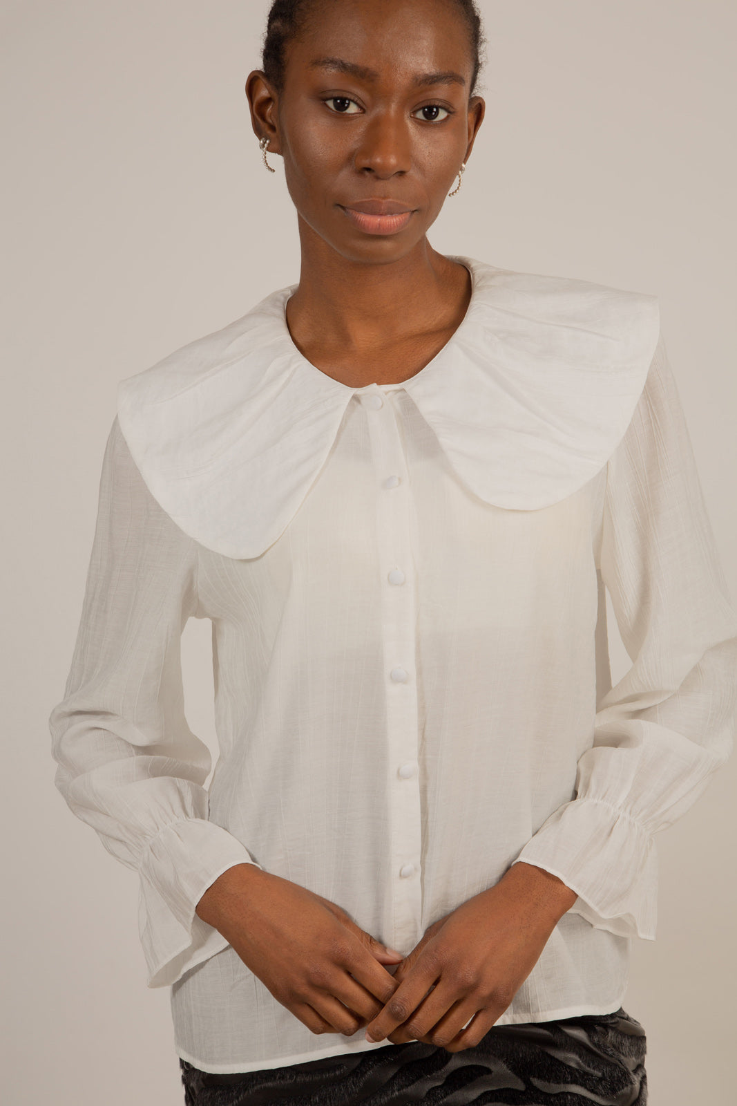 White large collar blouse_8