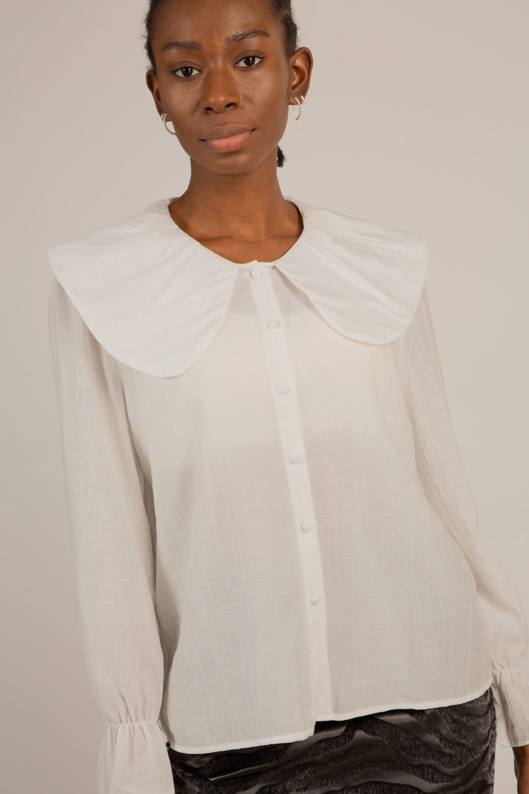 White large collar blouse_11