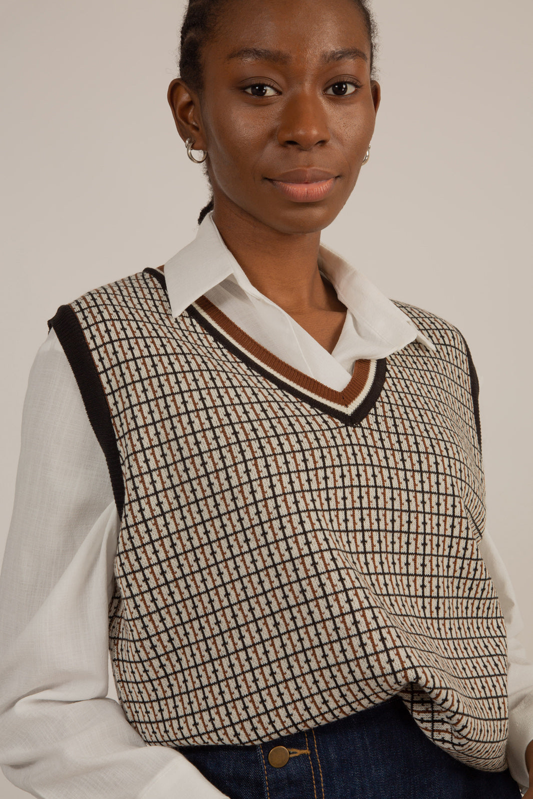 Brown and ivory graphic V neck sweater vest_2