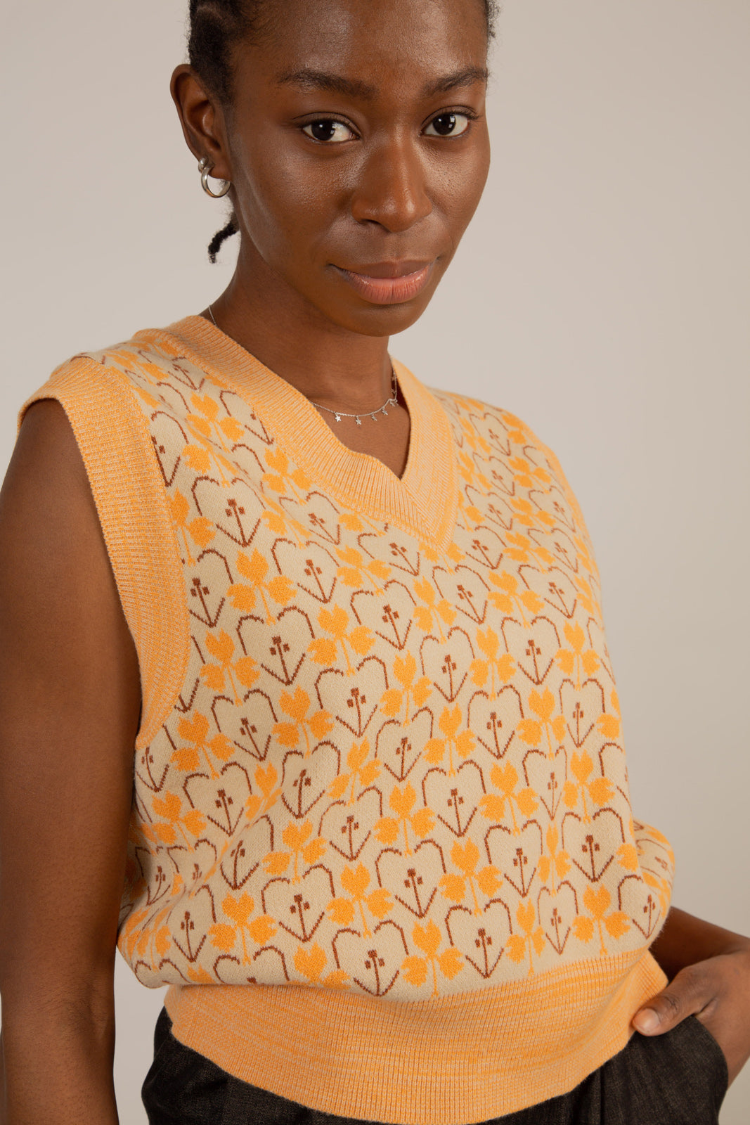 Orange and brown mod floral sweater vest_8