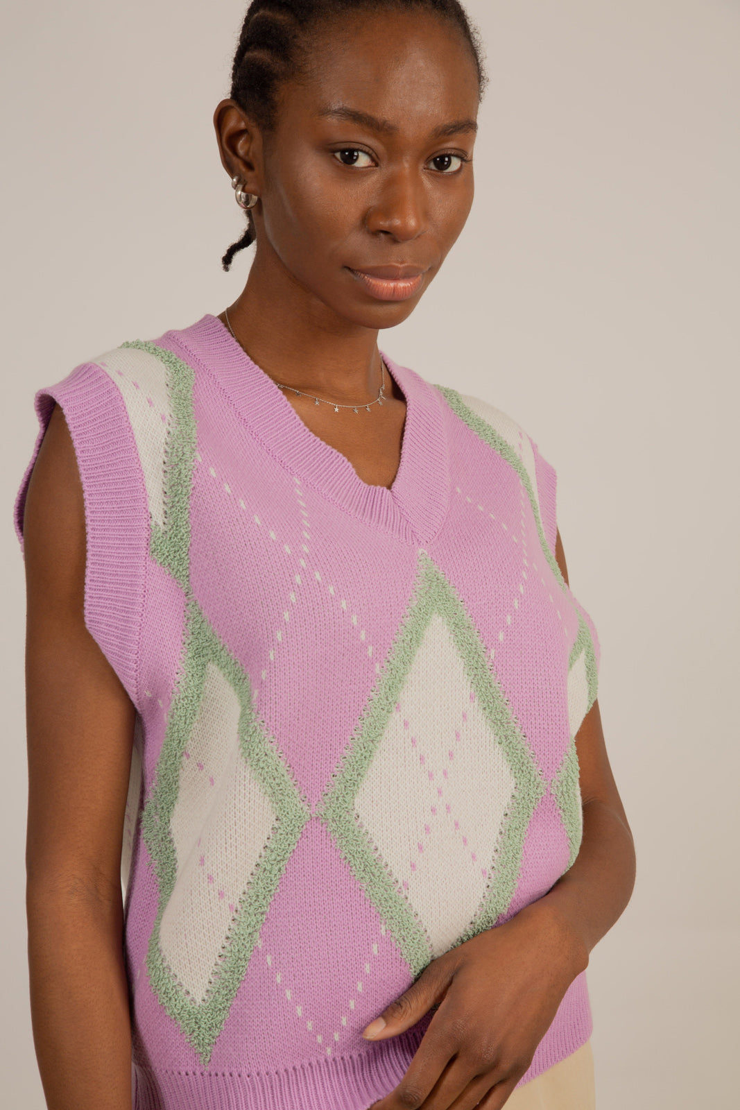 Lilac and grey textured argyle sweater vest_11