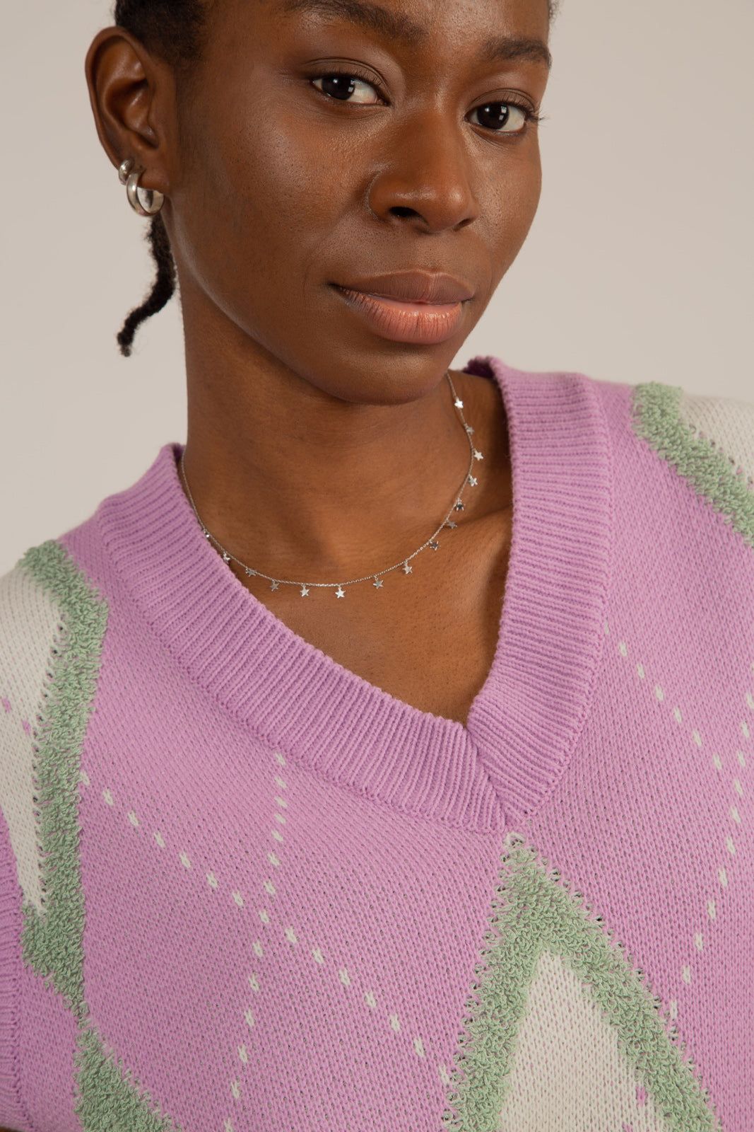 Lilac and grey textured argyle sweater vest_10