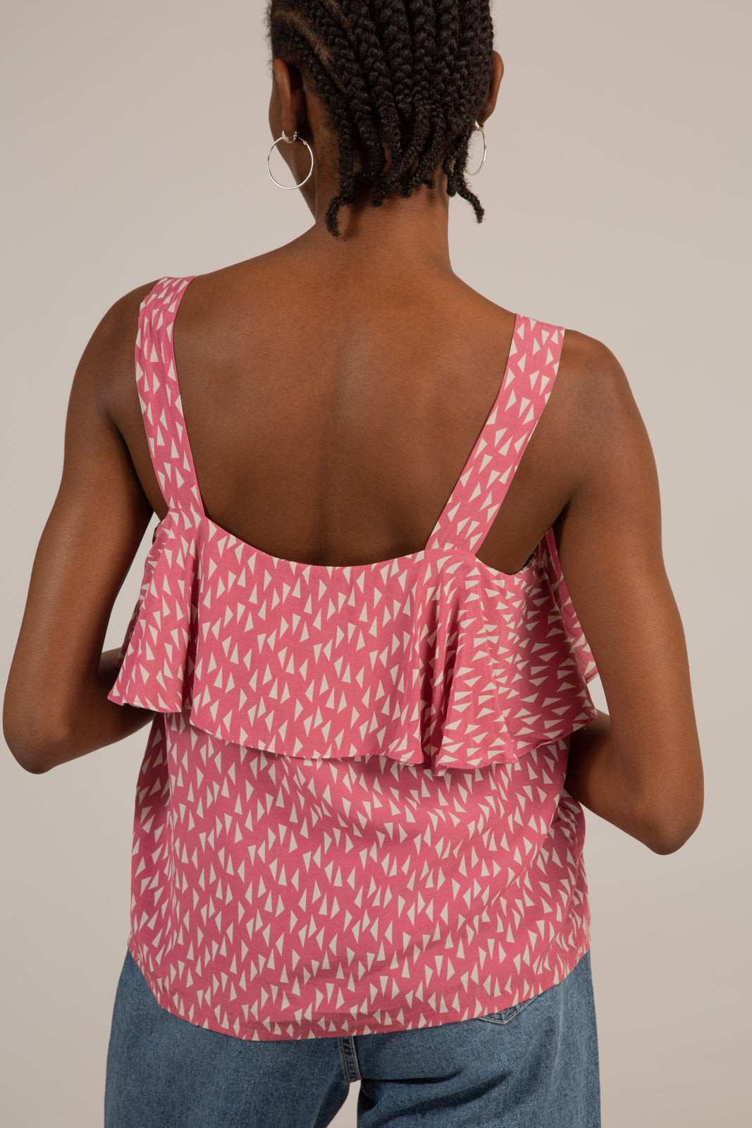 Pink and white triangle print ruffle tank_8