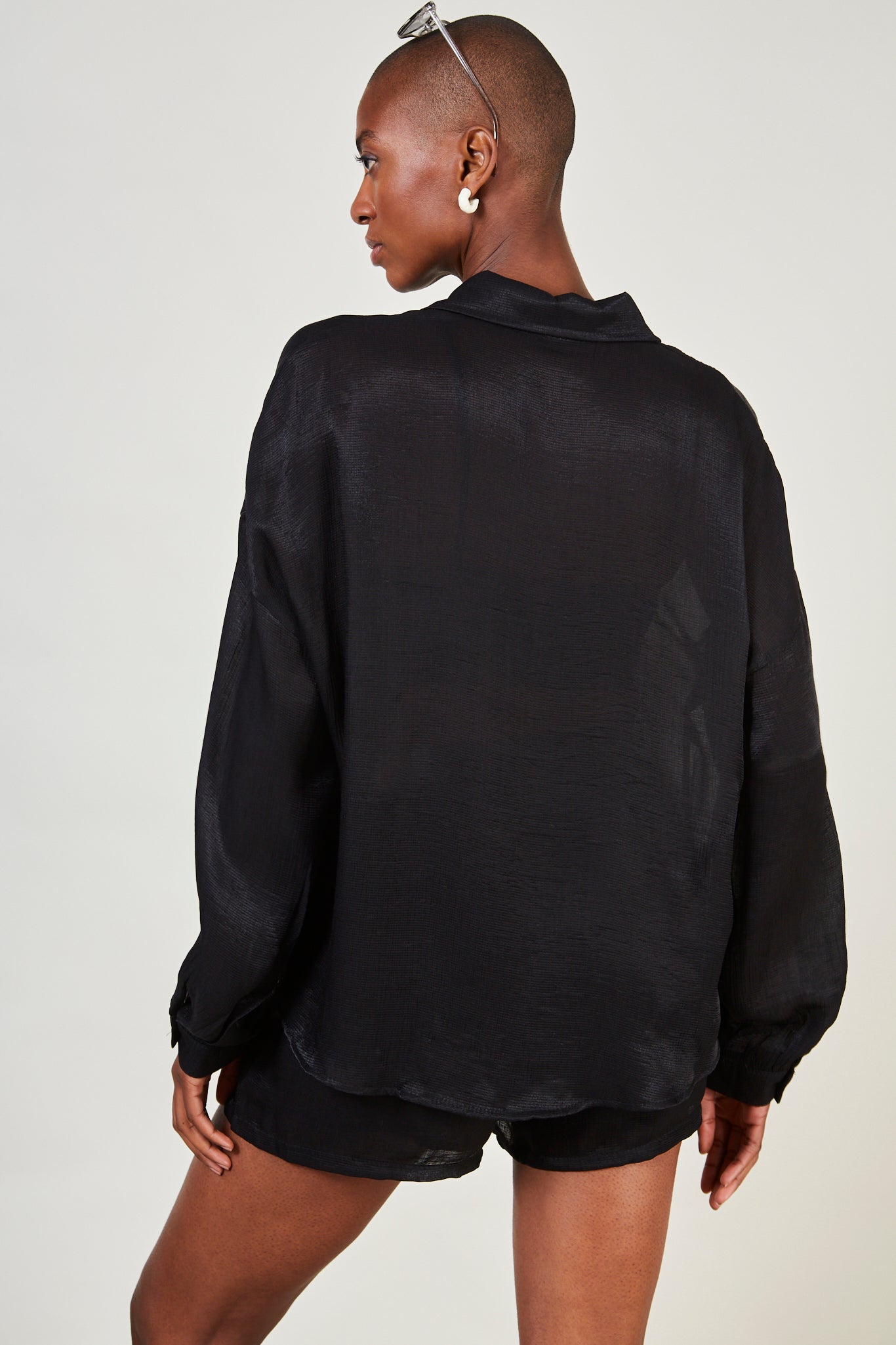 Black long sleeved gauzy shirt_4