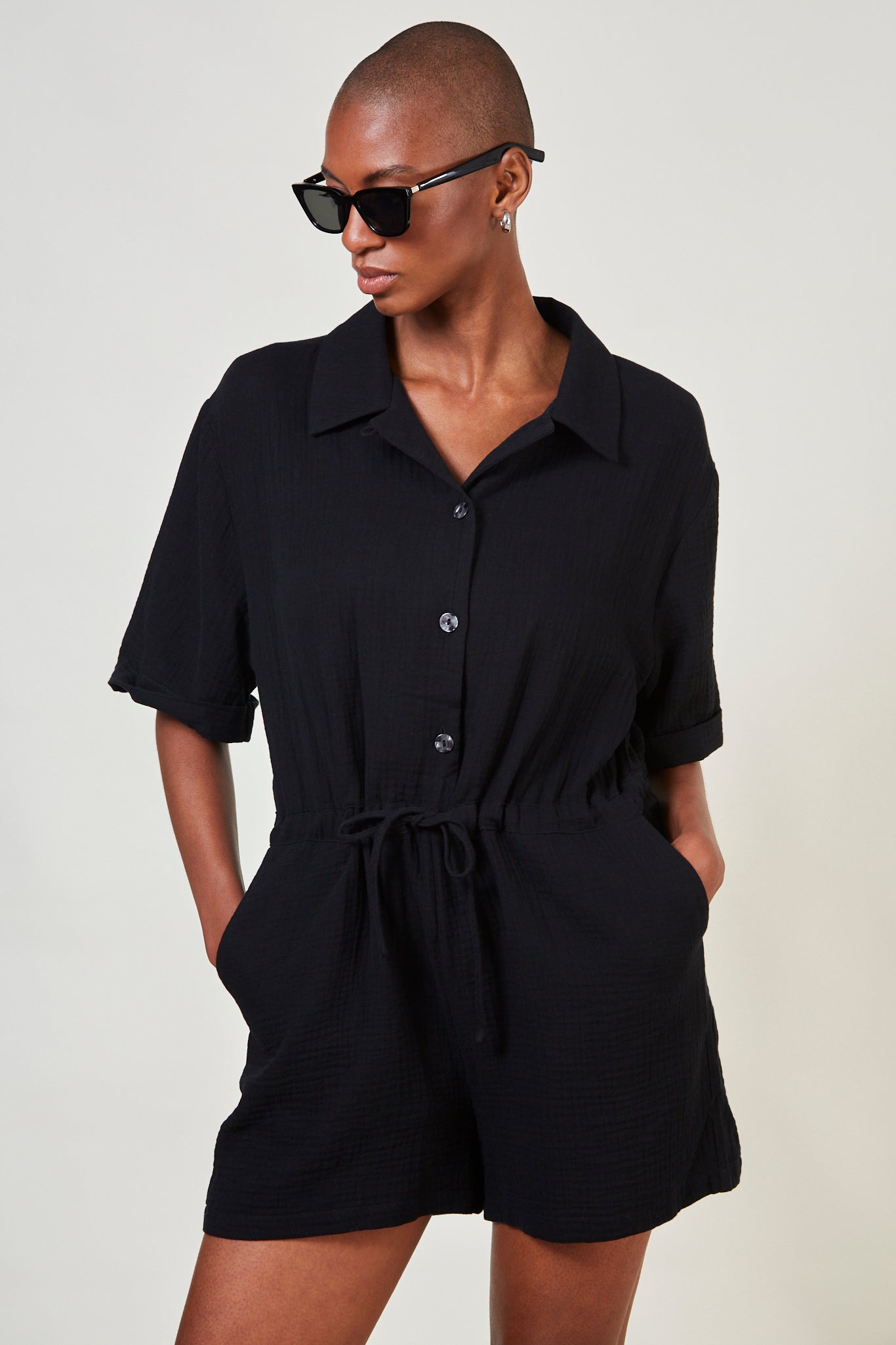 Black relaxed collar drawstring romper_1