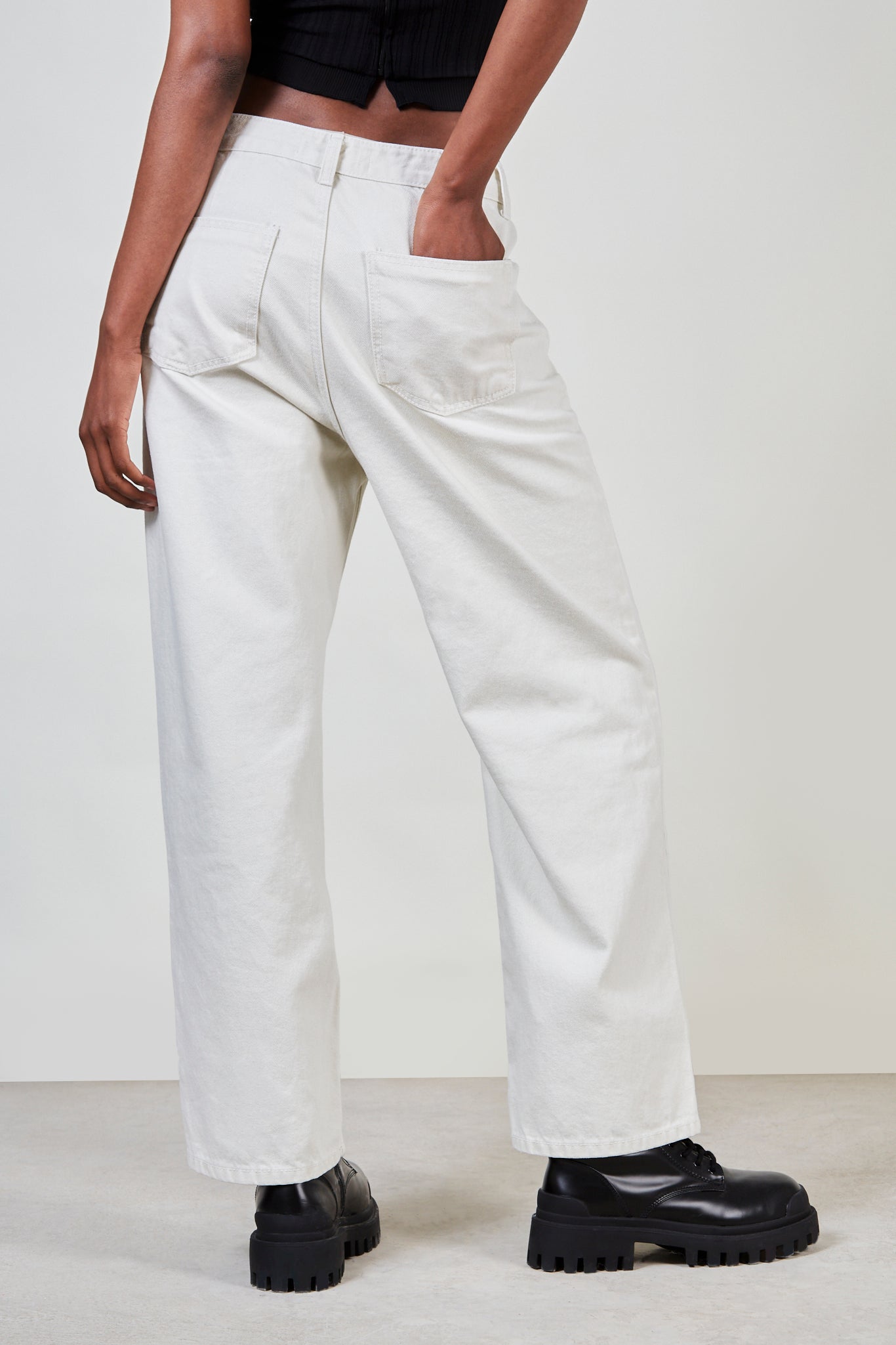 Off white button waist jeans_4