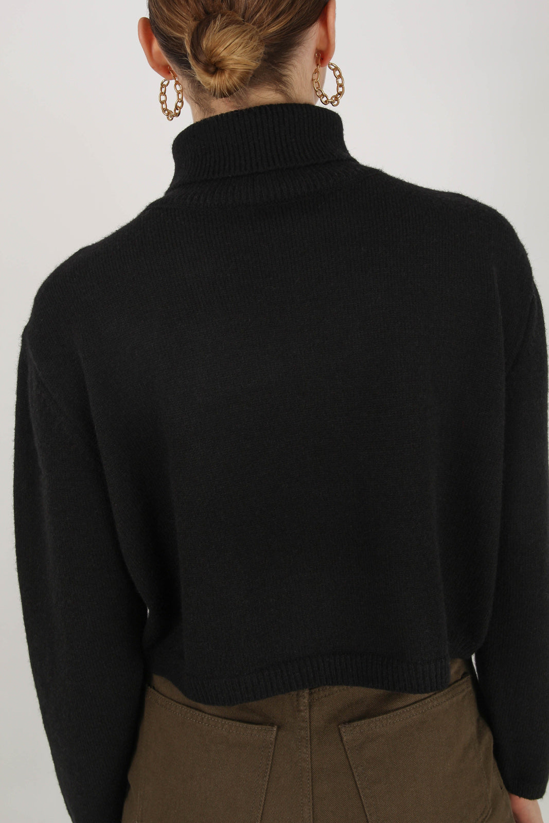Black cropped turtleneck jumper_6