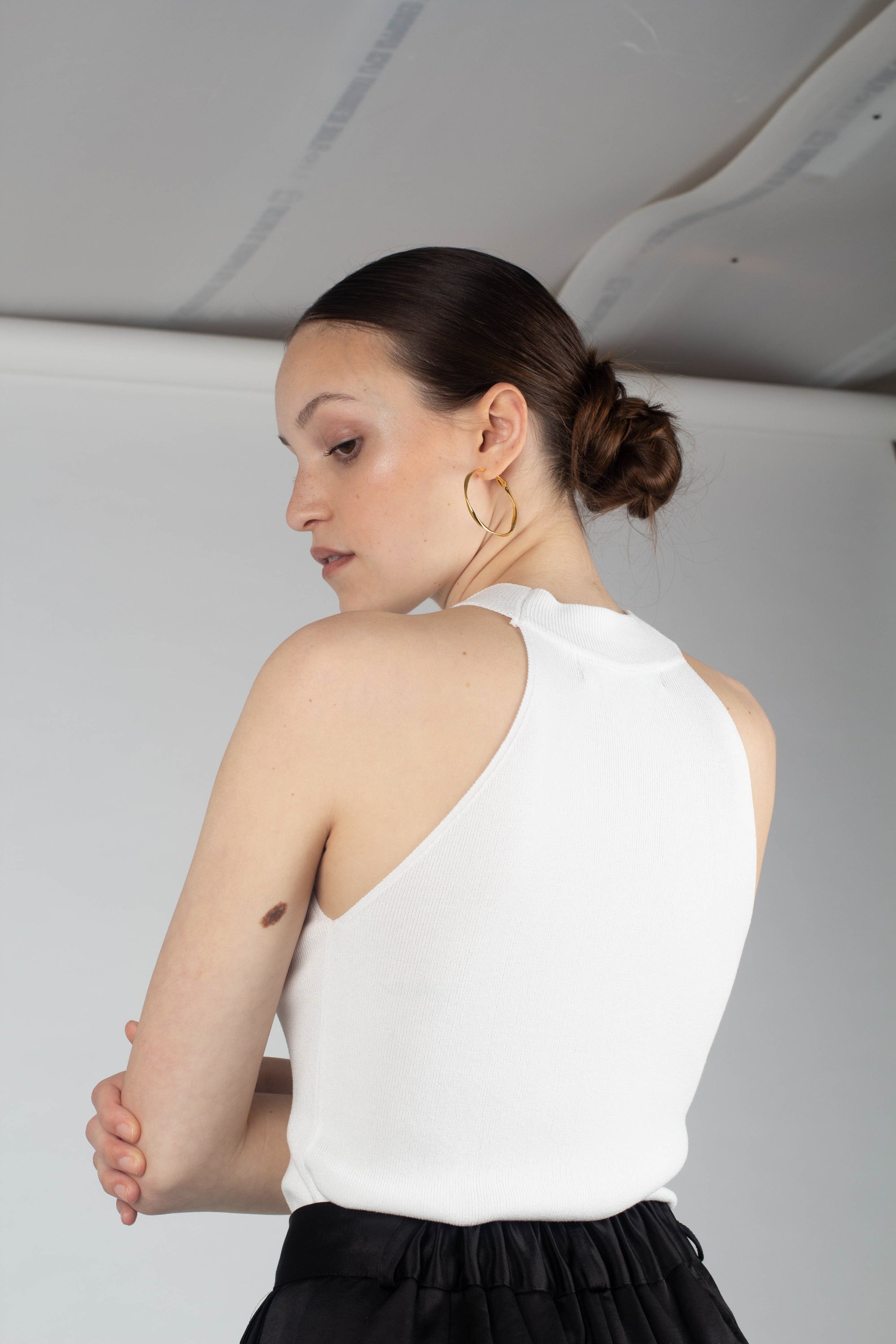 White mock neck sleeveless tank_2