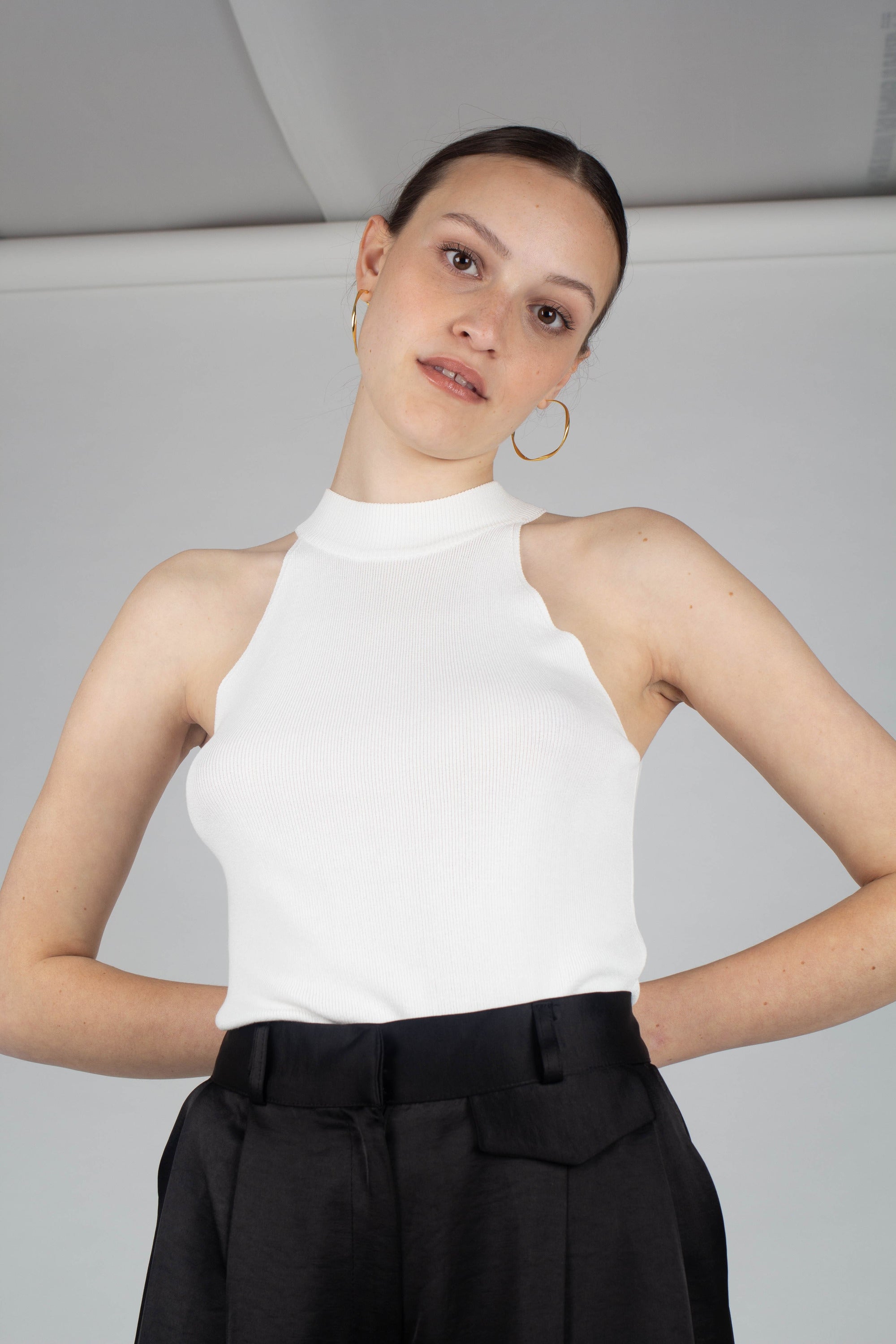 White mock neck sleeveless tank_1