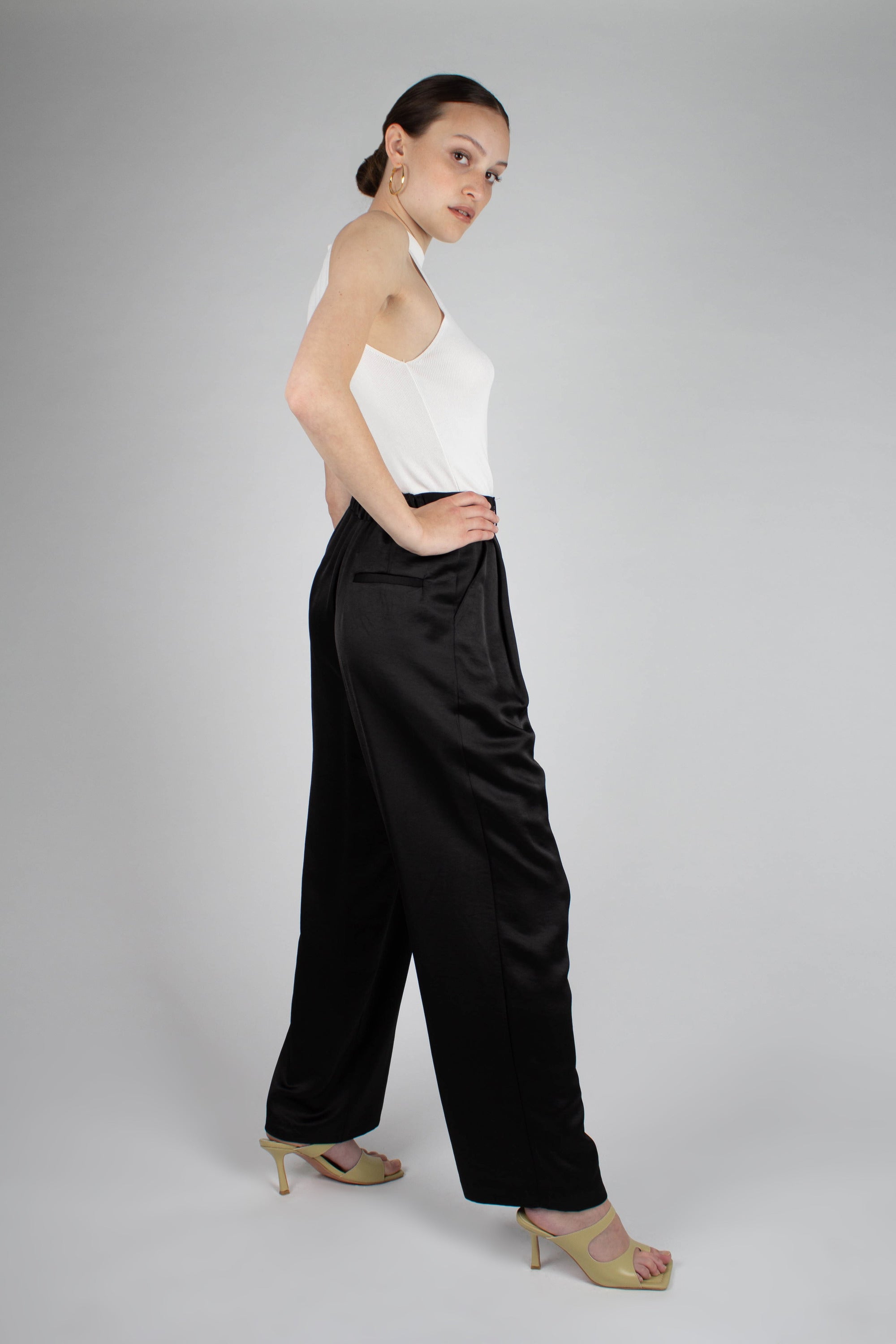 White mock neck sleeveless tank_7