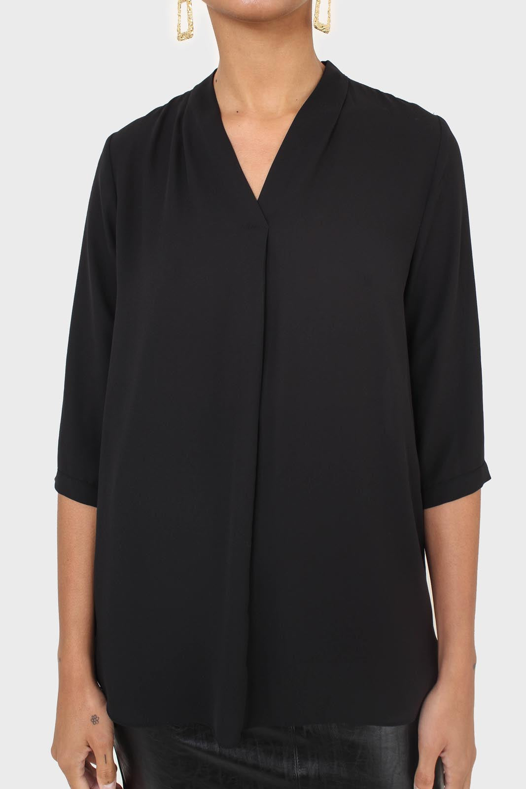 Black classic deep V blouse_8