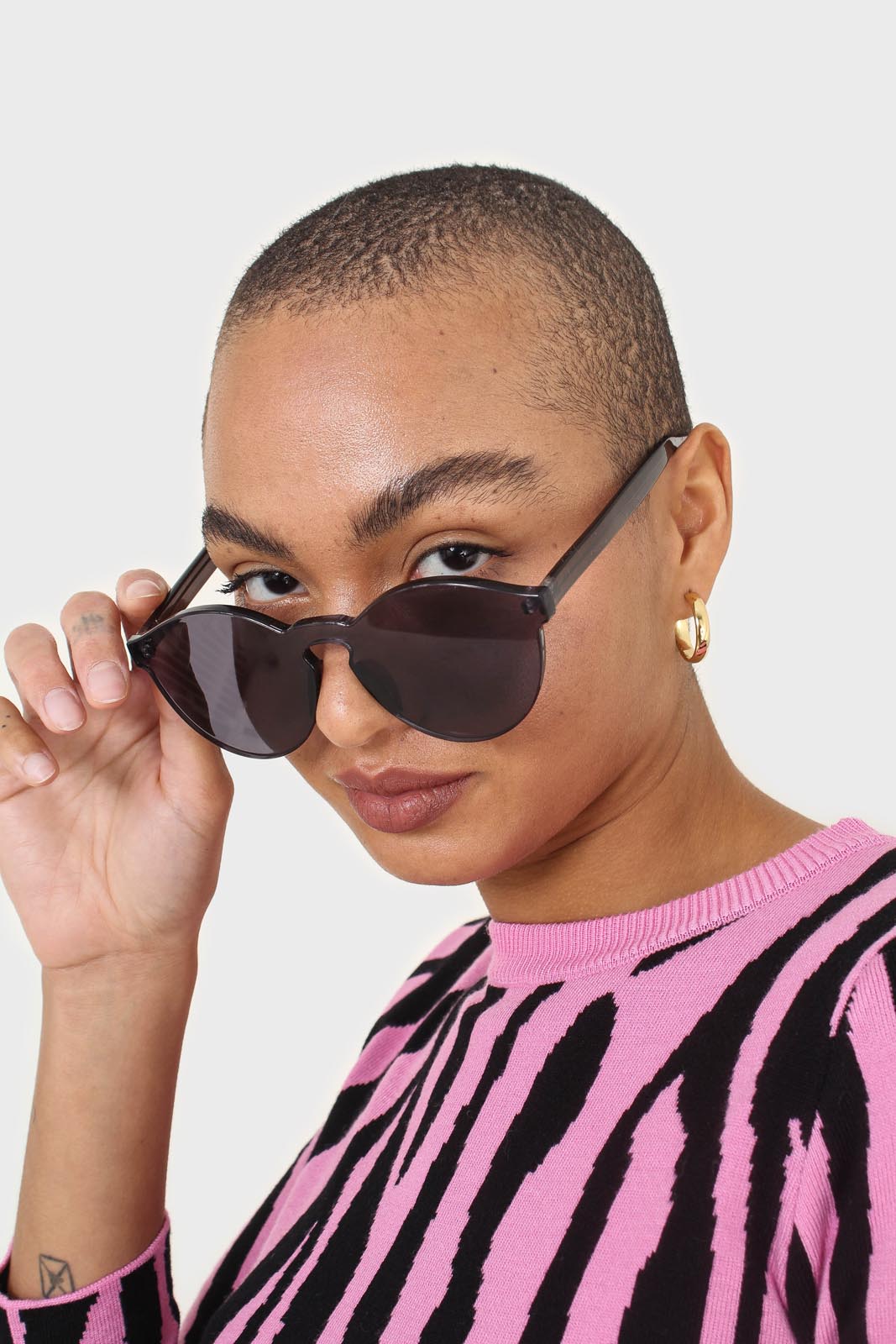 Charcoal frameless round sunglasses_6