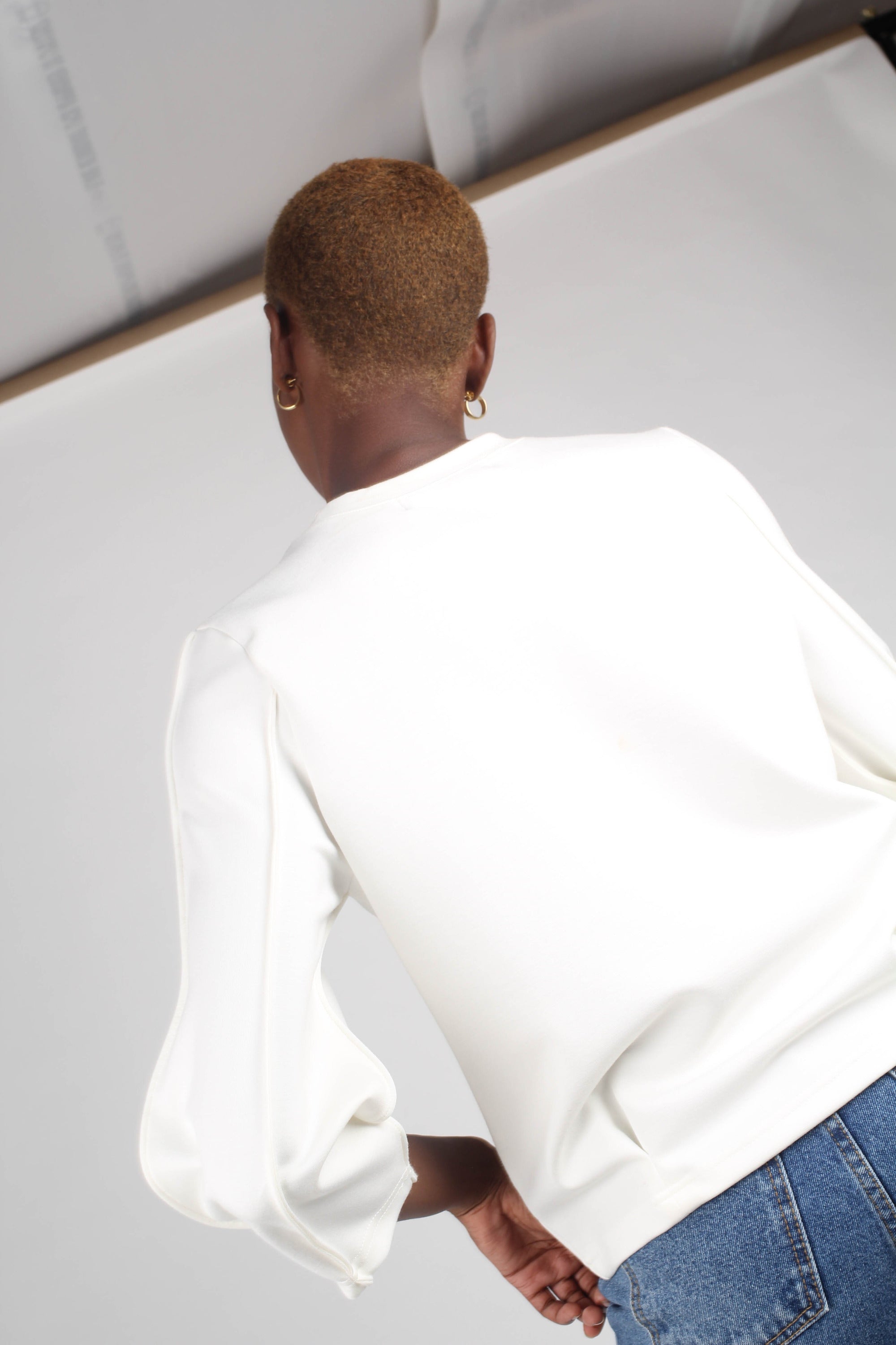 White sharp seamed sleeve top_3