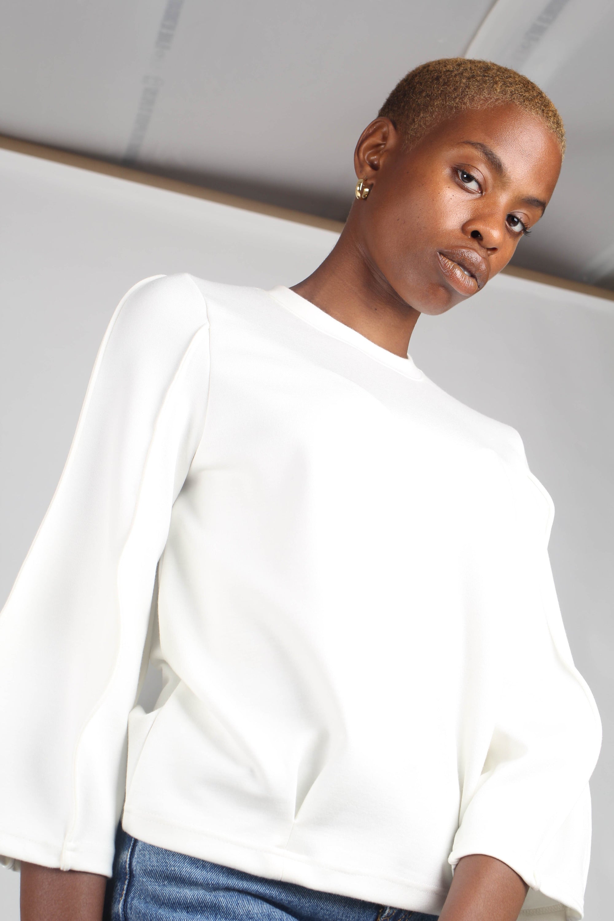 White sharp seamed sleeve top_1