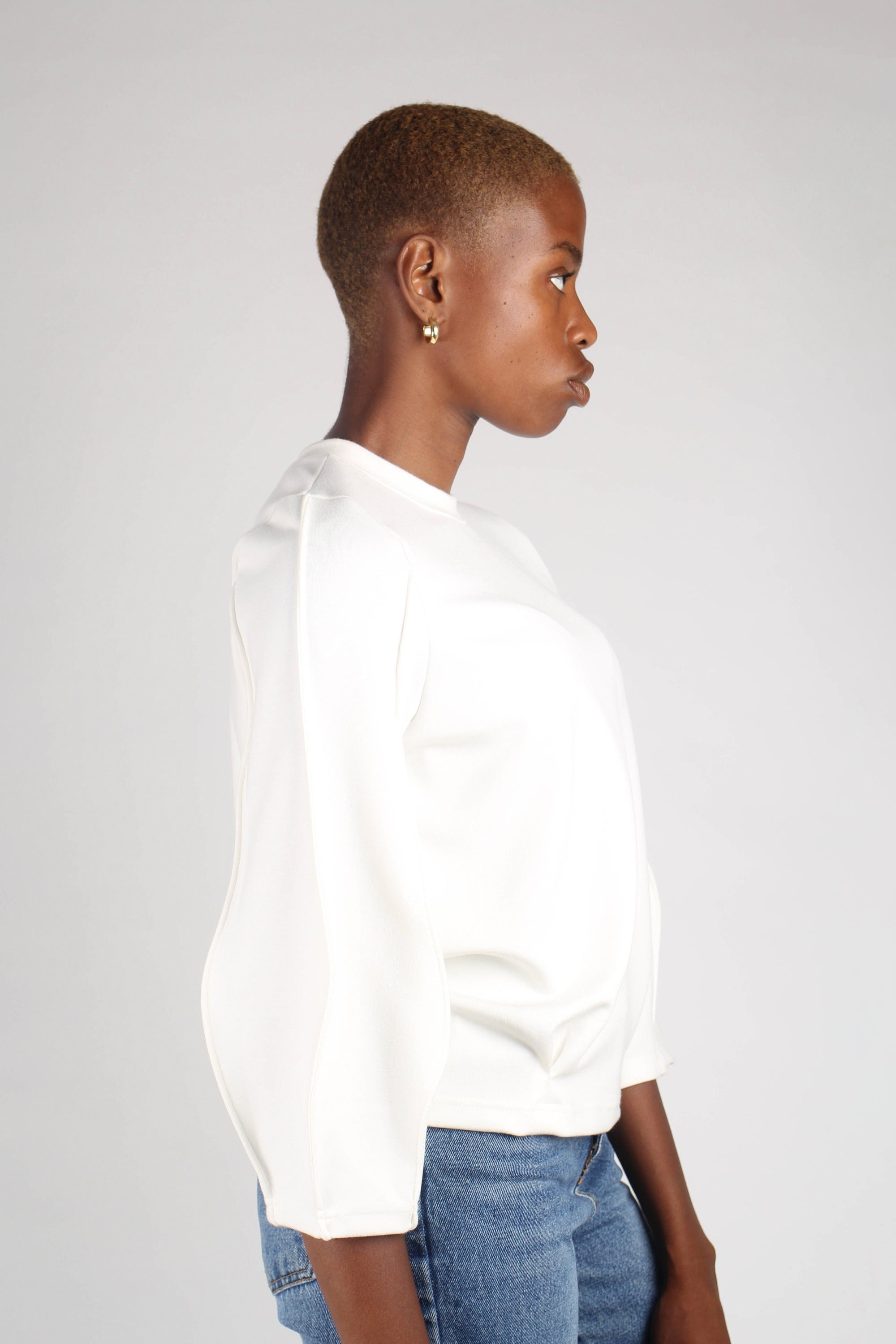 White sharp seamed sleeve top_5