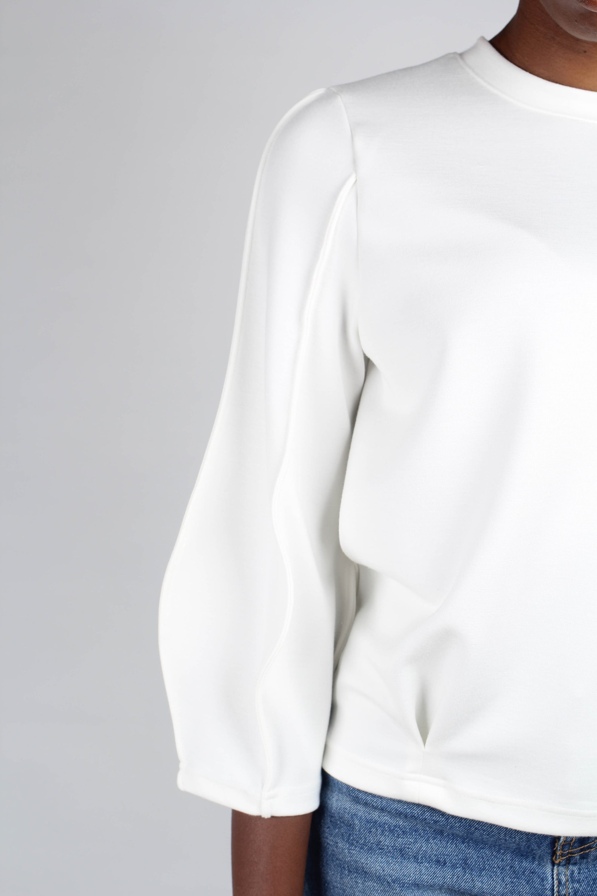 White sharp seamed sleeve top_2