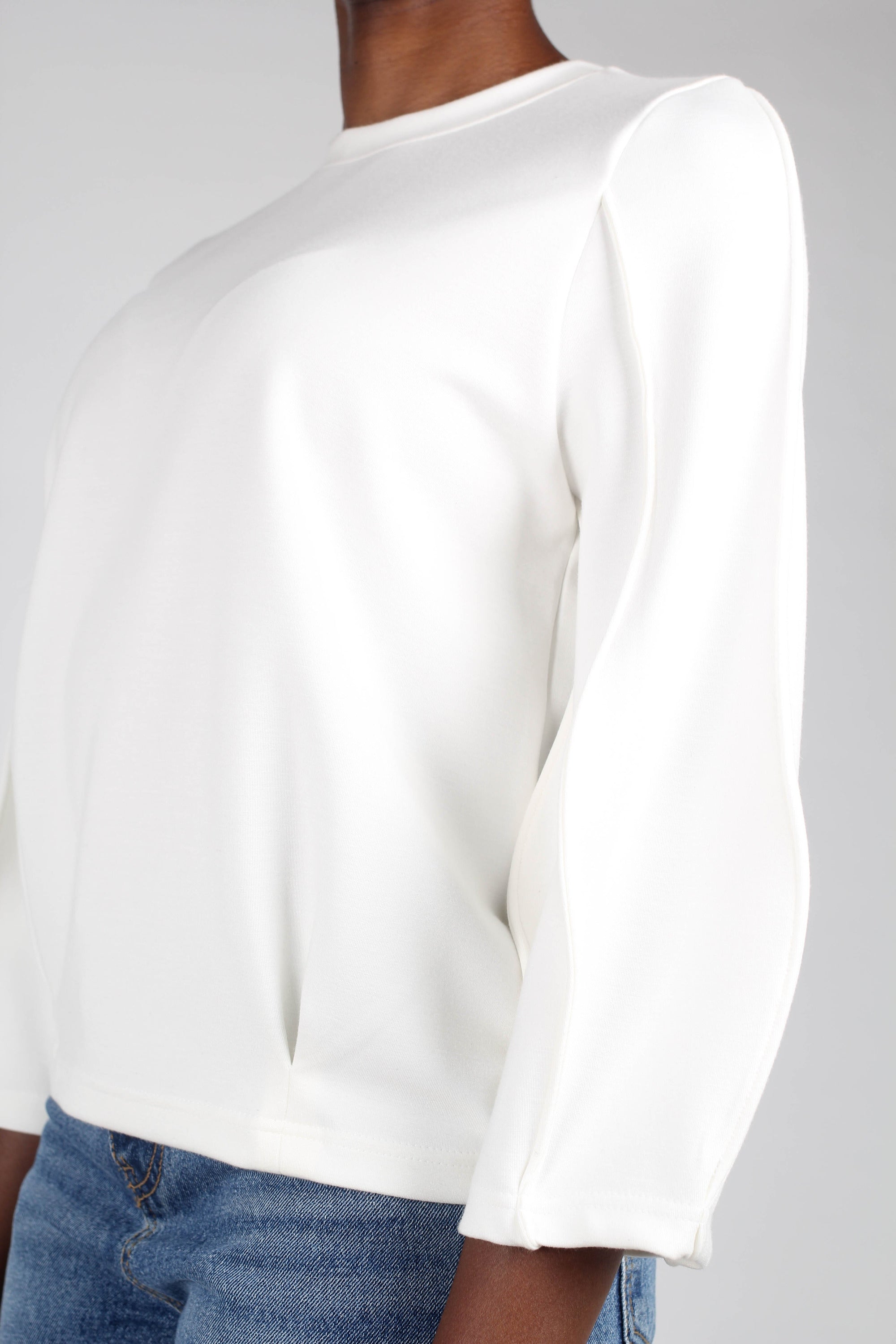 White sharp seamed sleeve top_7