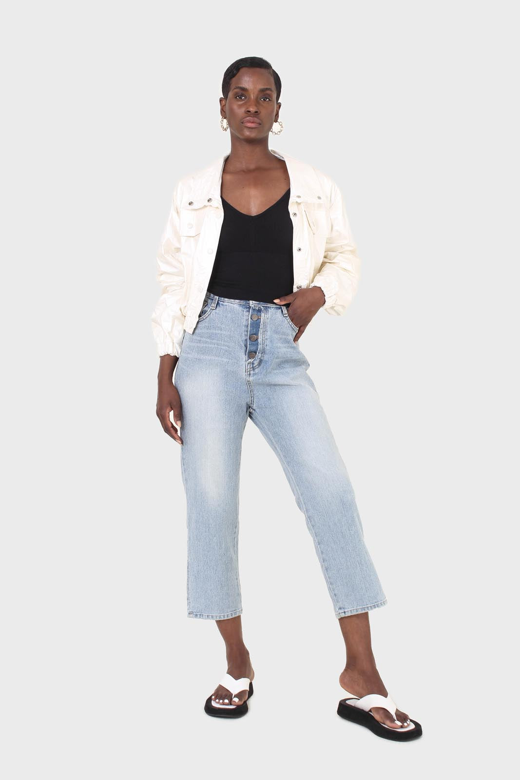 Light blue wash exposed button jeans_3