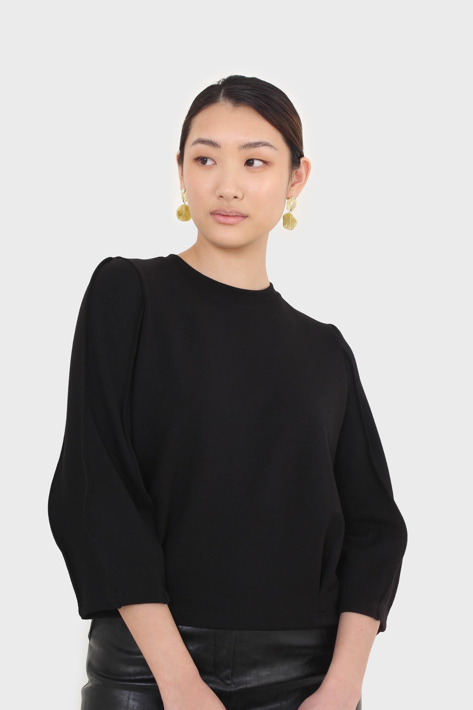Black sharp seamed sleeve top_3