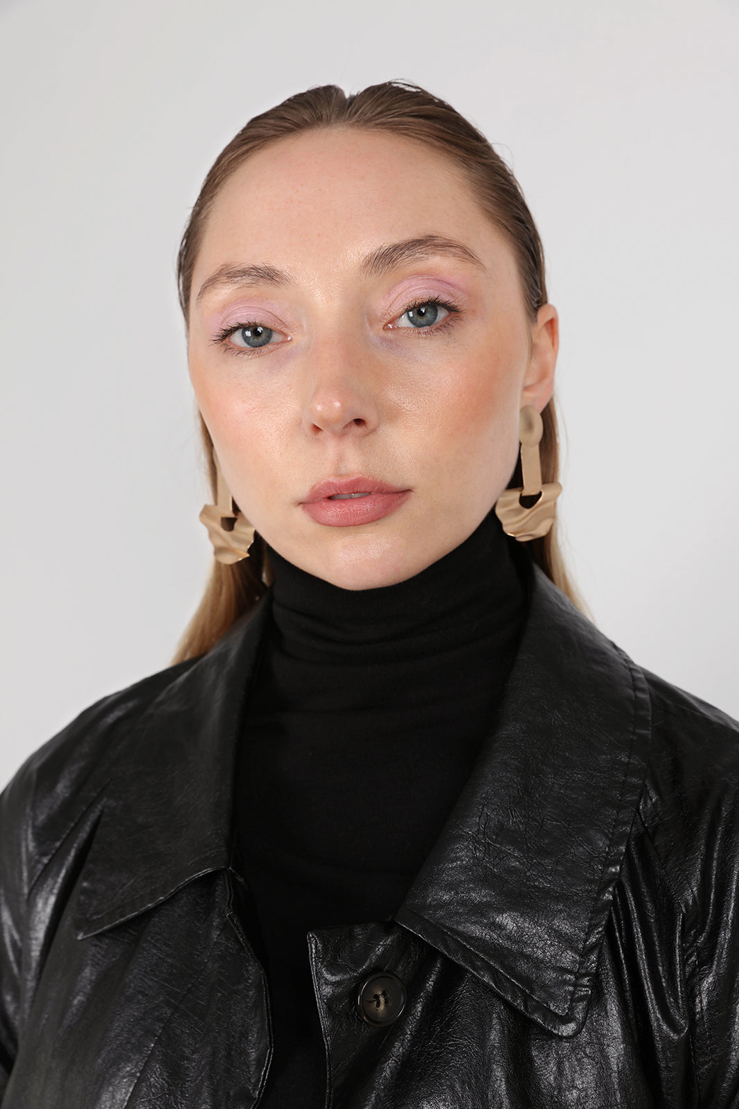 Gold geometric wavy semi-circle earrings_5