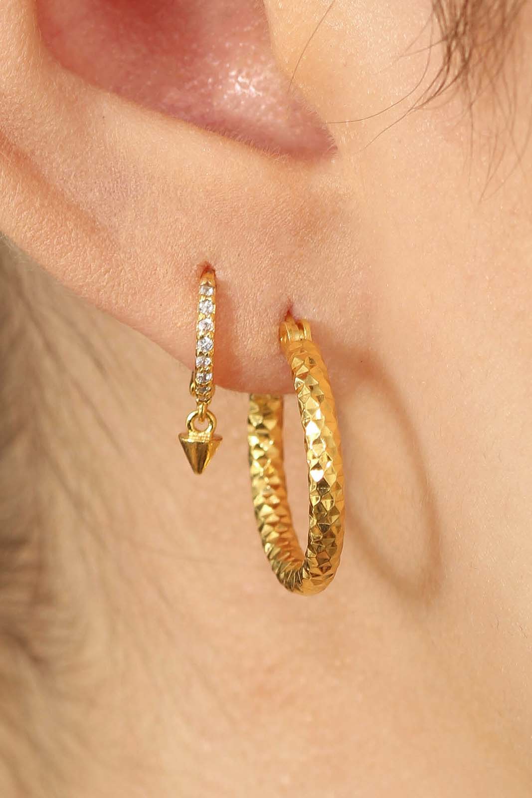 Gold thick shiny textured earrings - 18mm_3