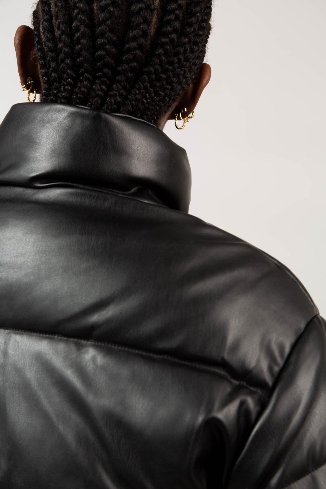 Black vegan leather cropped puffer jacket_6