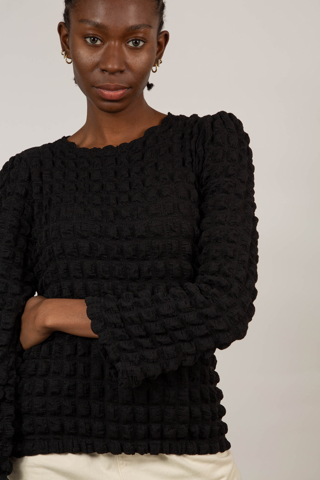Black textured puff long sleeved top_1
