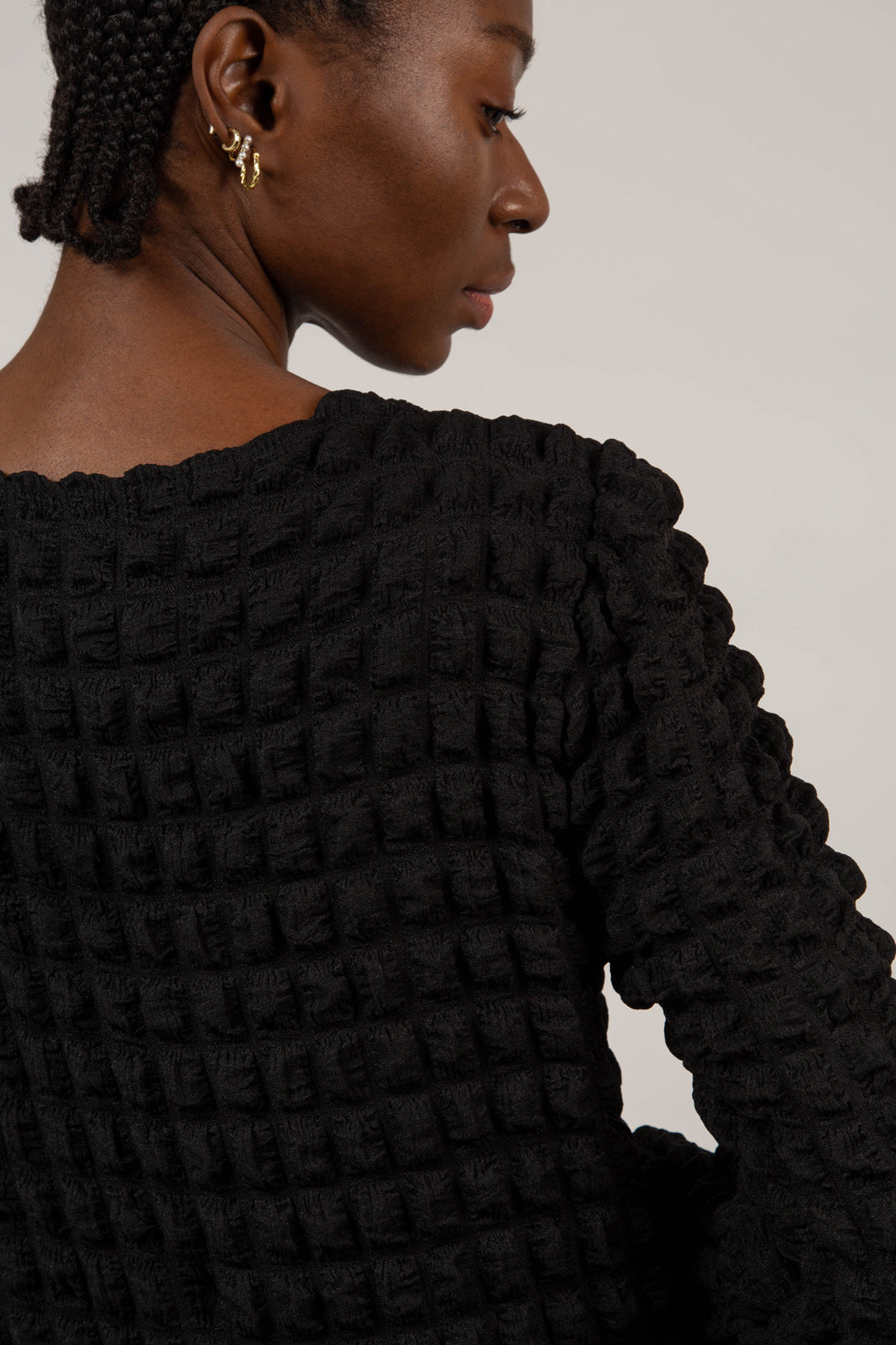 Black textured puff long sleeved top_2