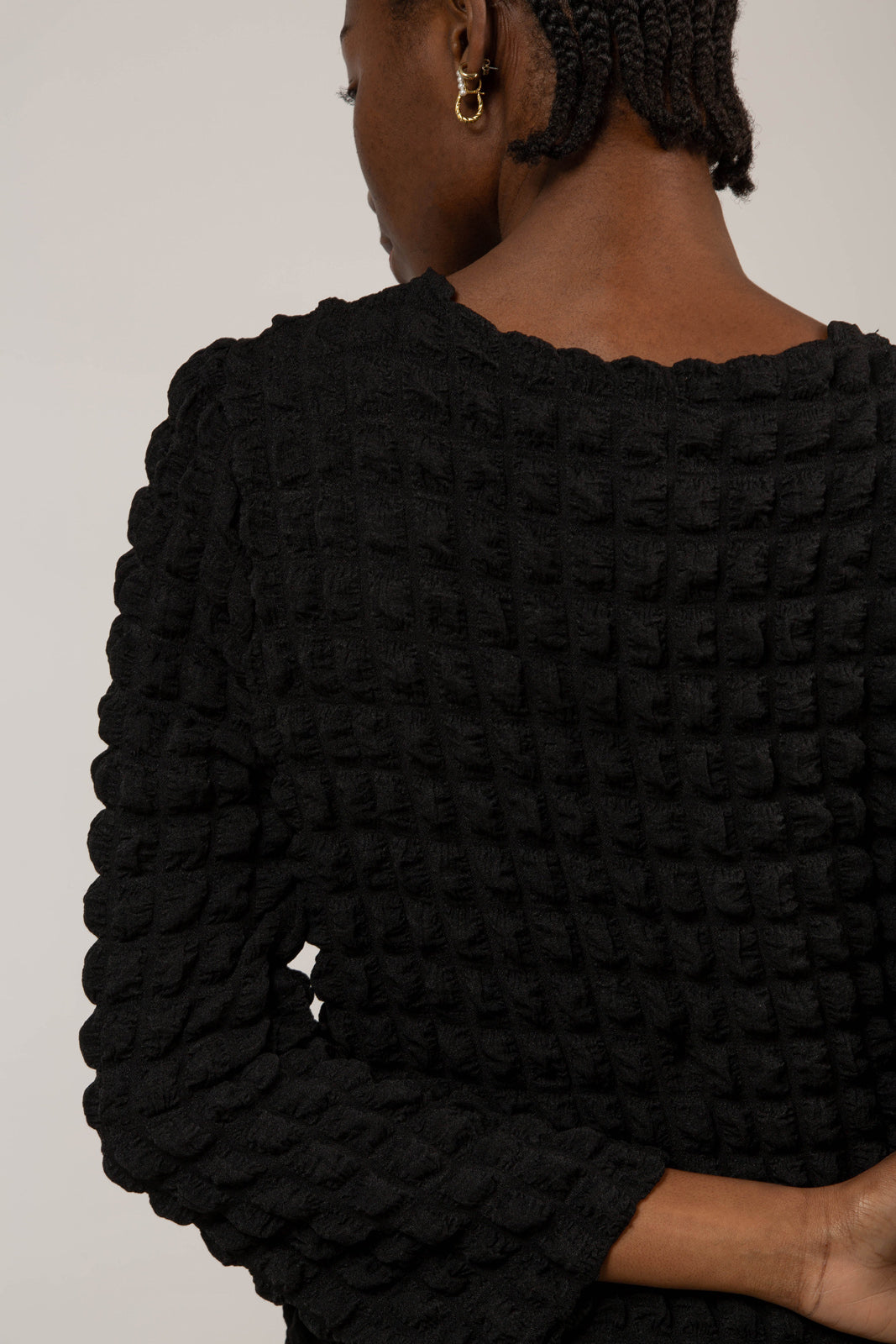 Black textured puff long sleeved top_7