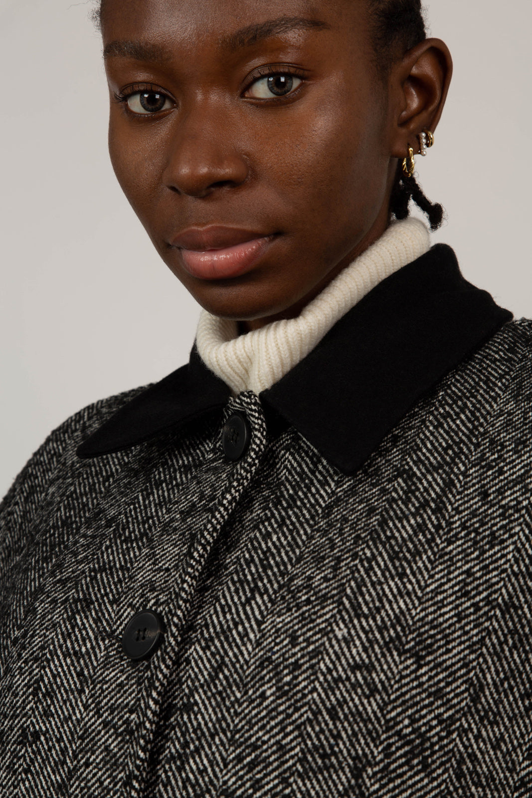 Black herringbone wool blend short coat_8