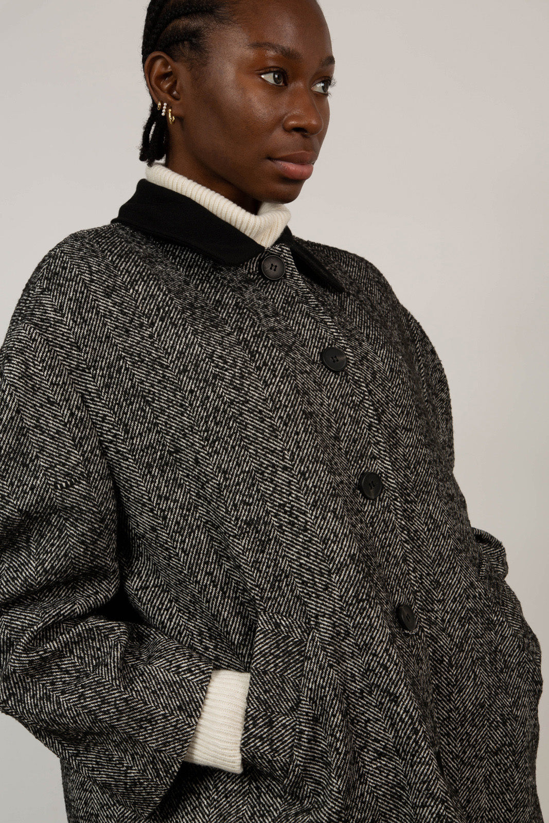 Black herringbone wool blend short coat_4