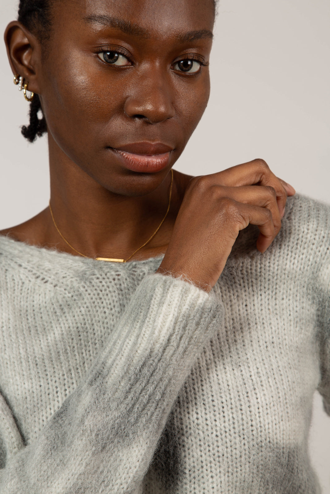 Grey tie-dye V-neck jumper_3