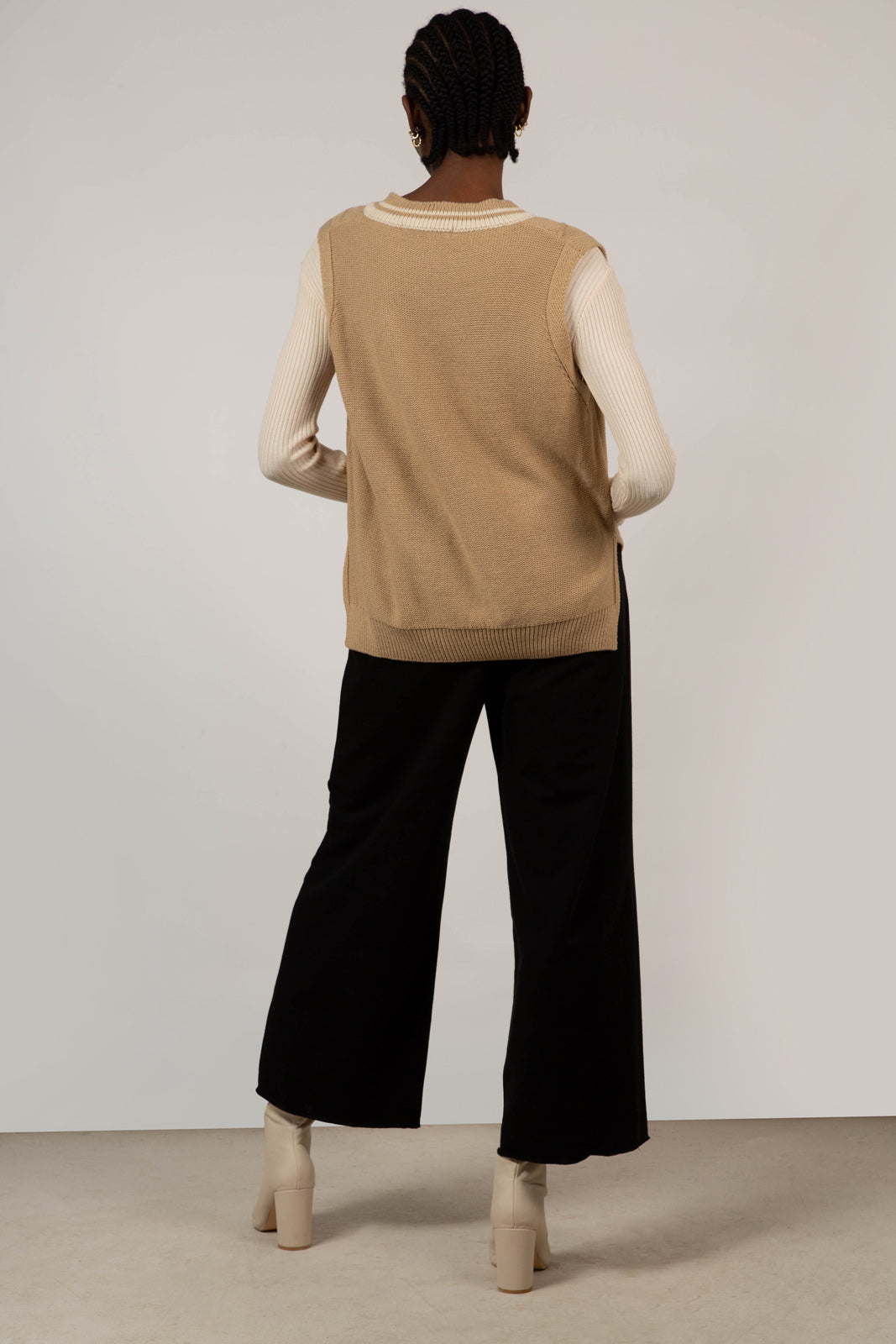 Beige and ivory varsity trim sweater vest_4