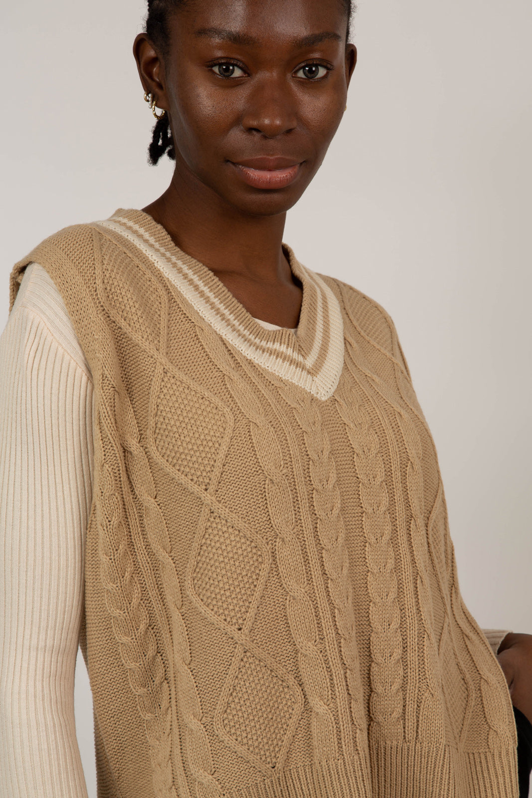Beige and ivory varsity trim sweater vest_3