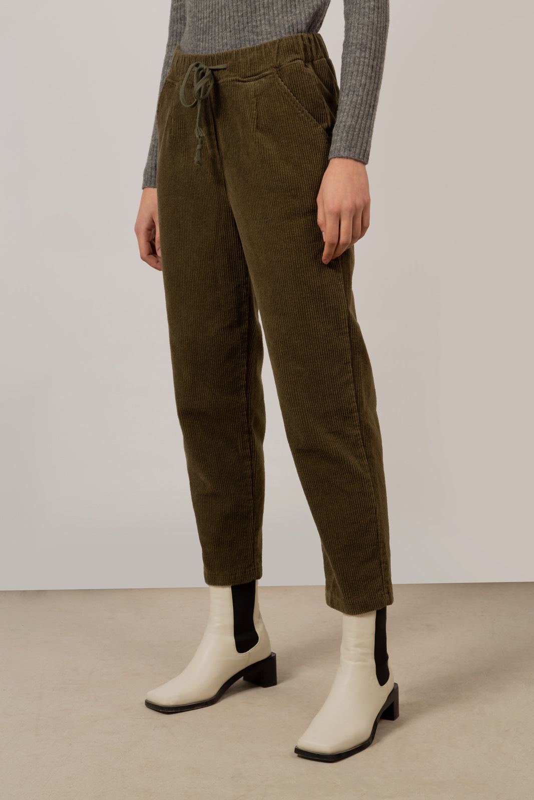 Khaki corduroy loose fit drawstring trousers_5