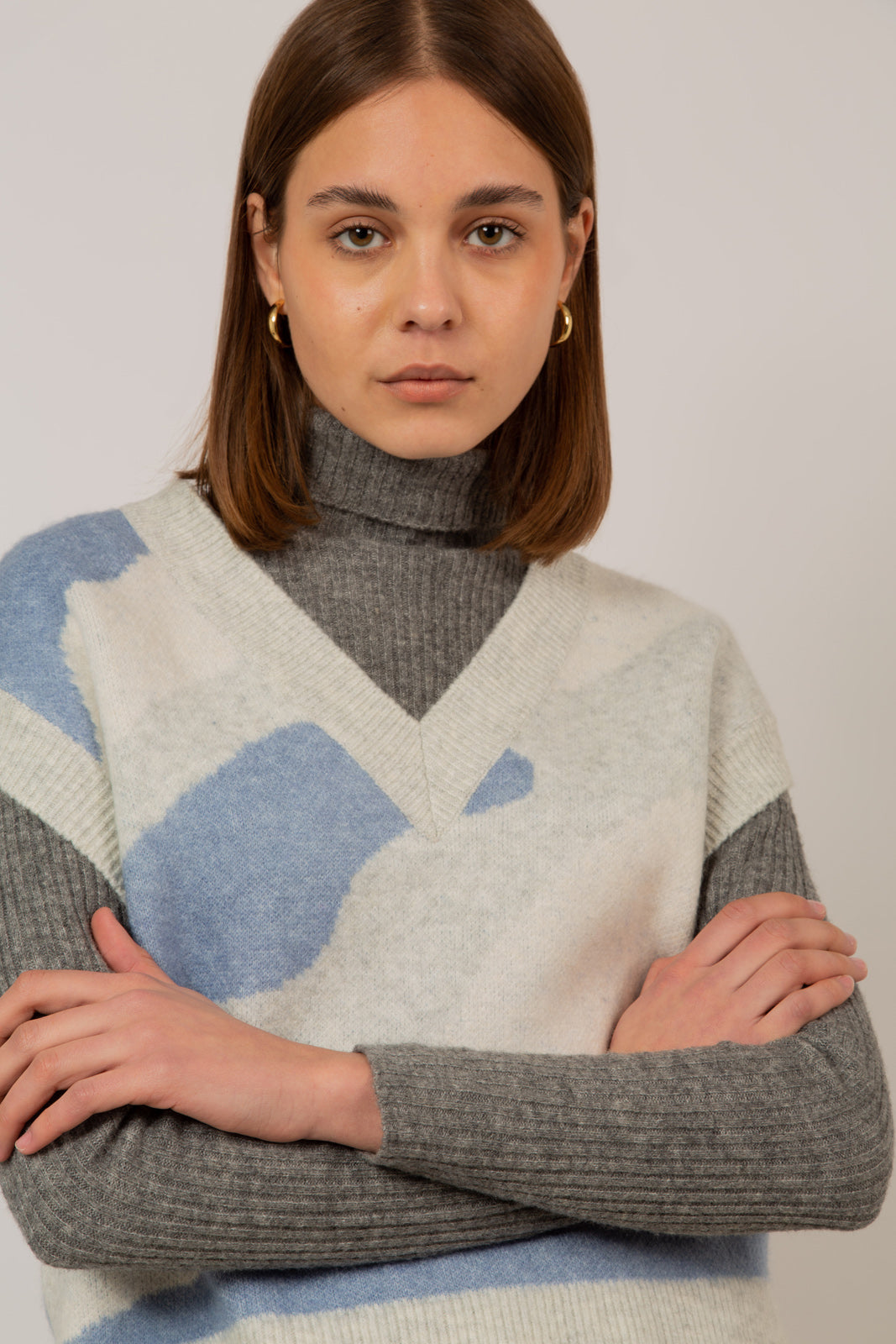 Pale blue and grey intarsia zebra sweater vest_2