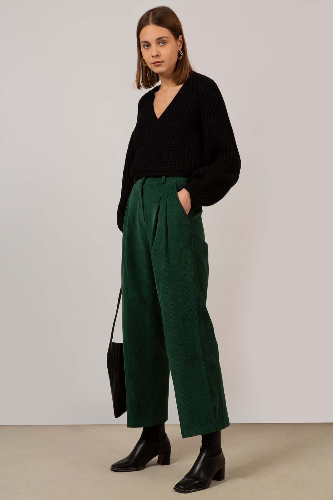 Deep green corduroy tucked trousers_2