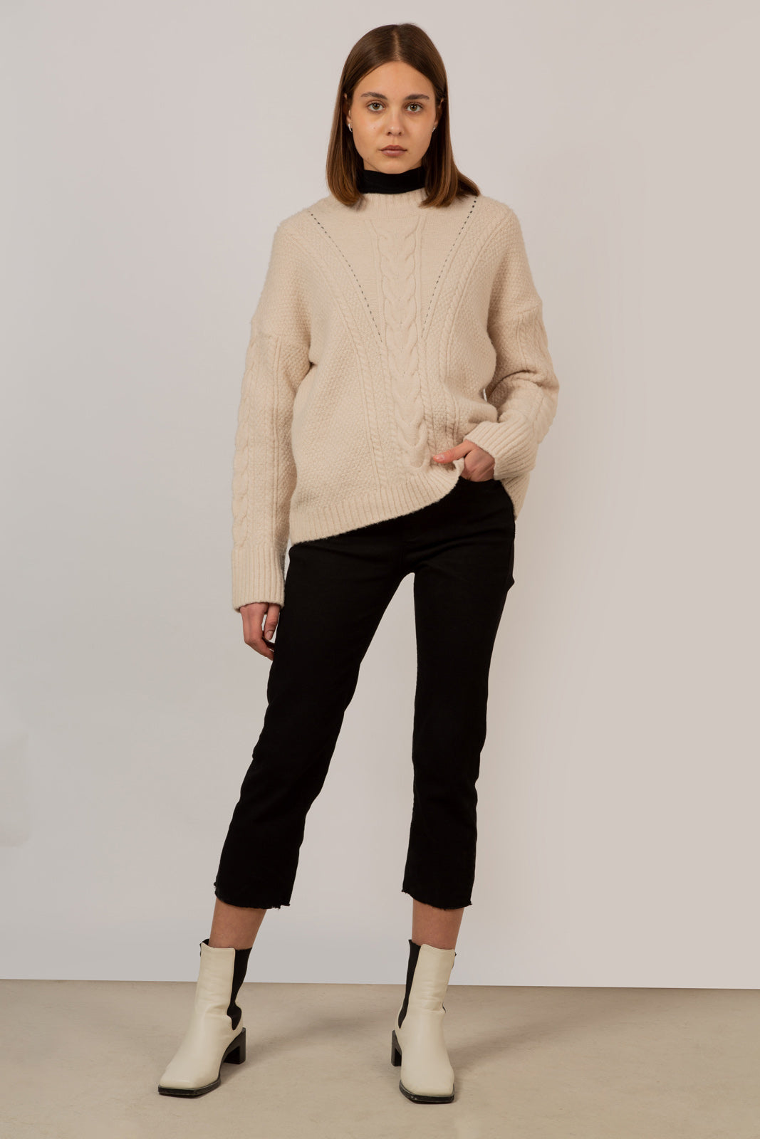 Beige V cable loose fit jumper_4