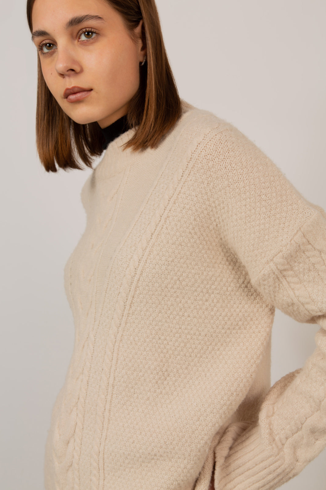 Beige V cable loose fit jumper_8