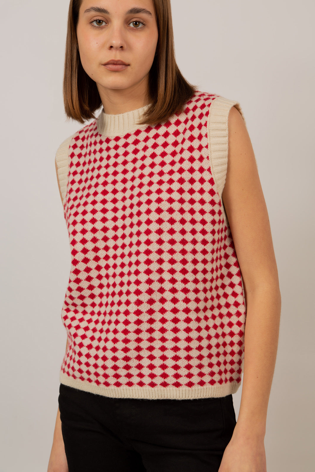 Ivory and red intarsia diamond sweater vest_4