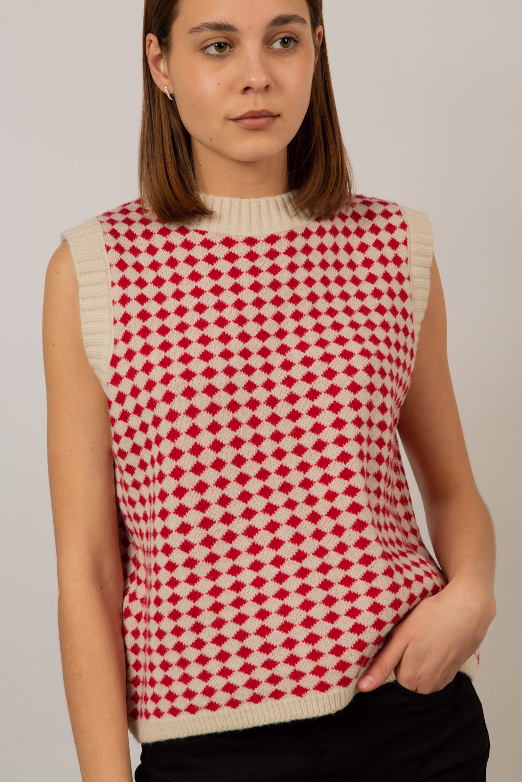 Ivory and red intarsia diamond sweater vest_3