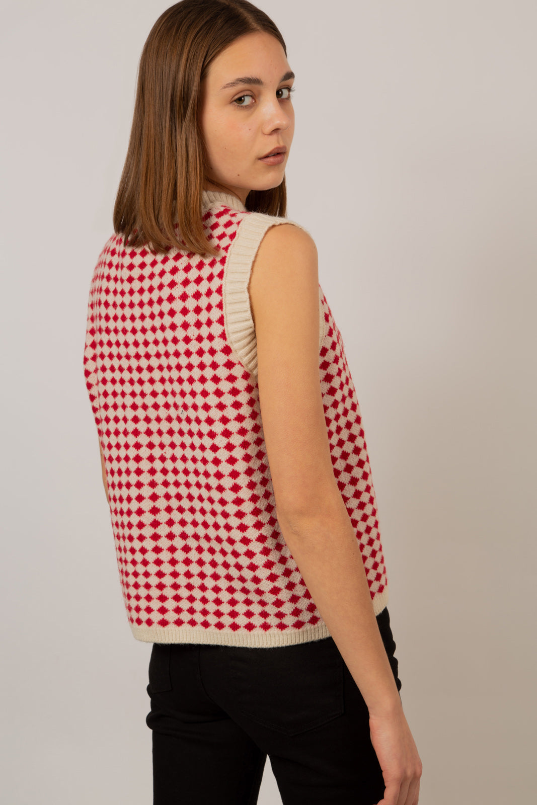 Ivory and red intarsia diamond sweater vest_5