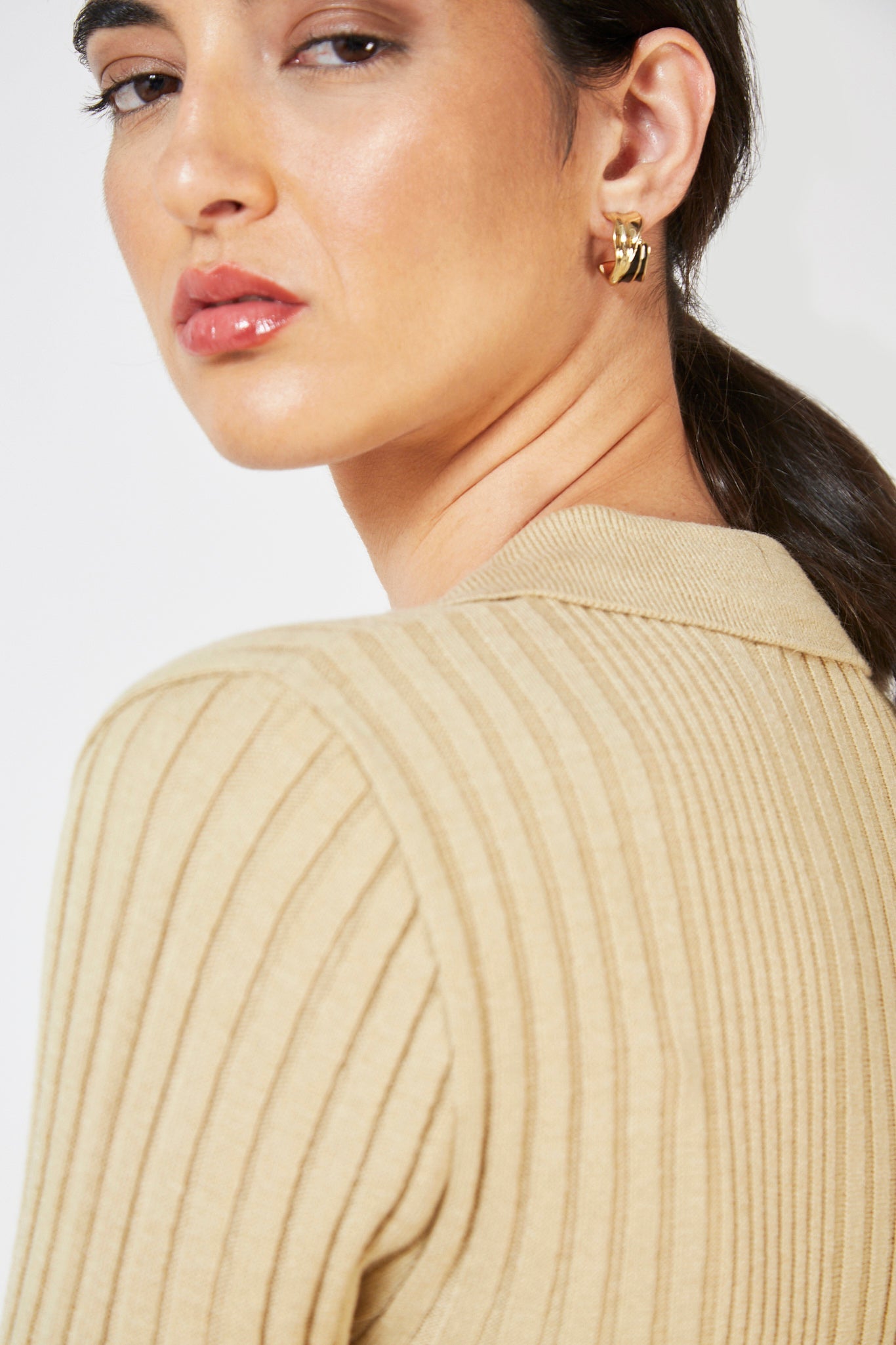 Beige ribbed knit shirt dress_7