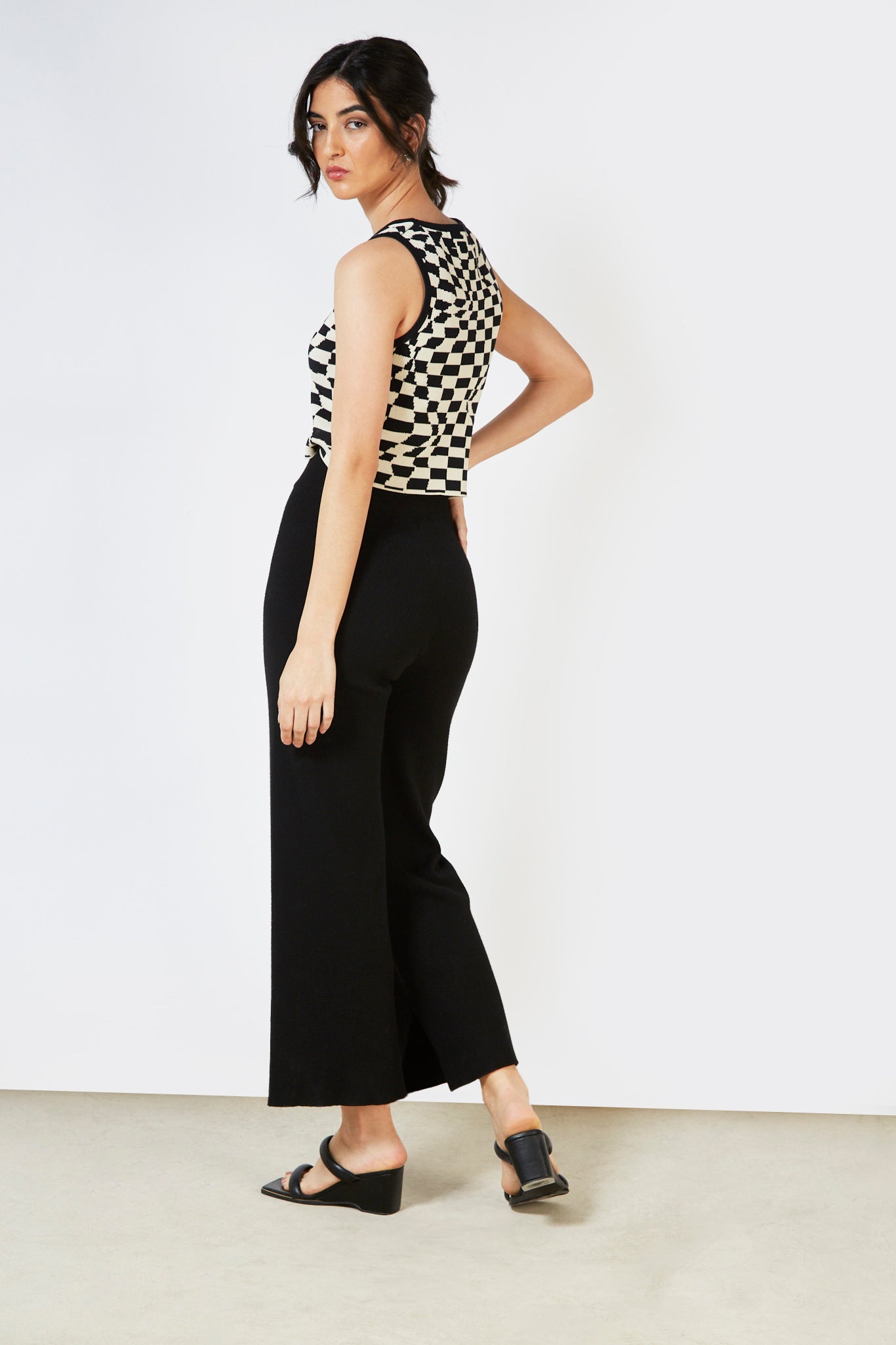 Black and white psychedelic knit tank_10