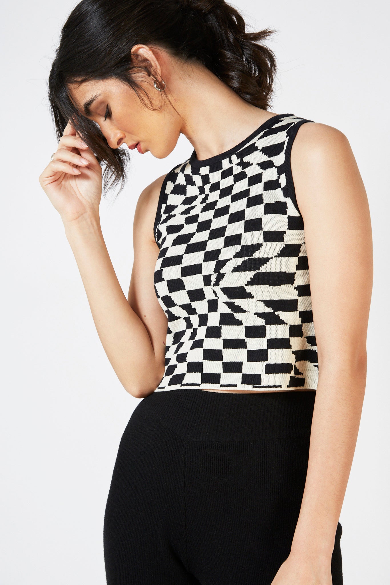 Black and white psychedelic knit tank_9