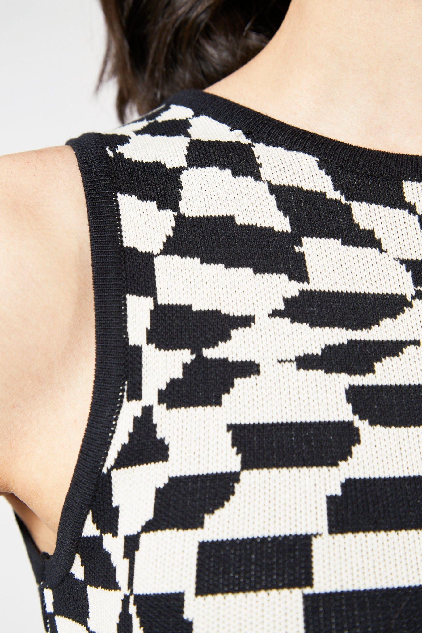 Black and white psychedelic knit tank_8