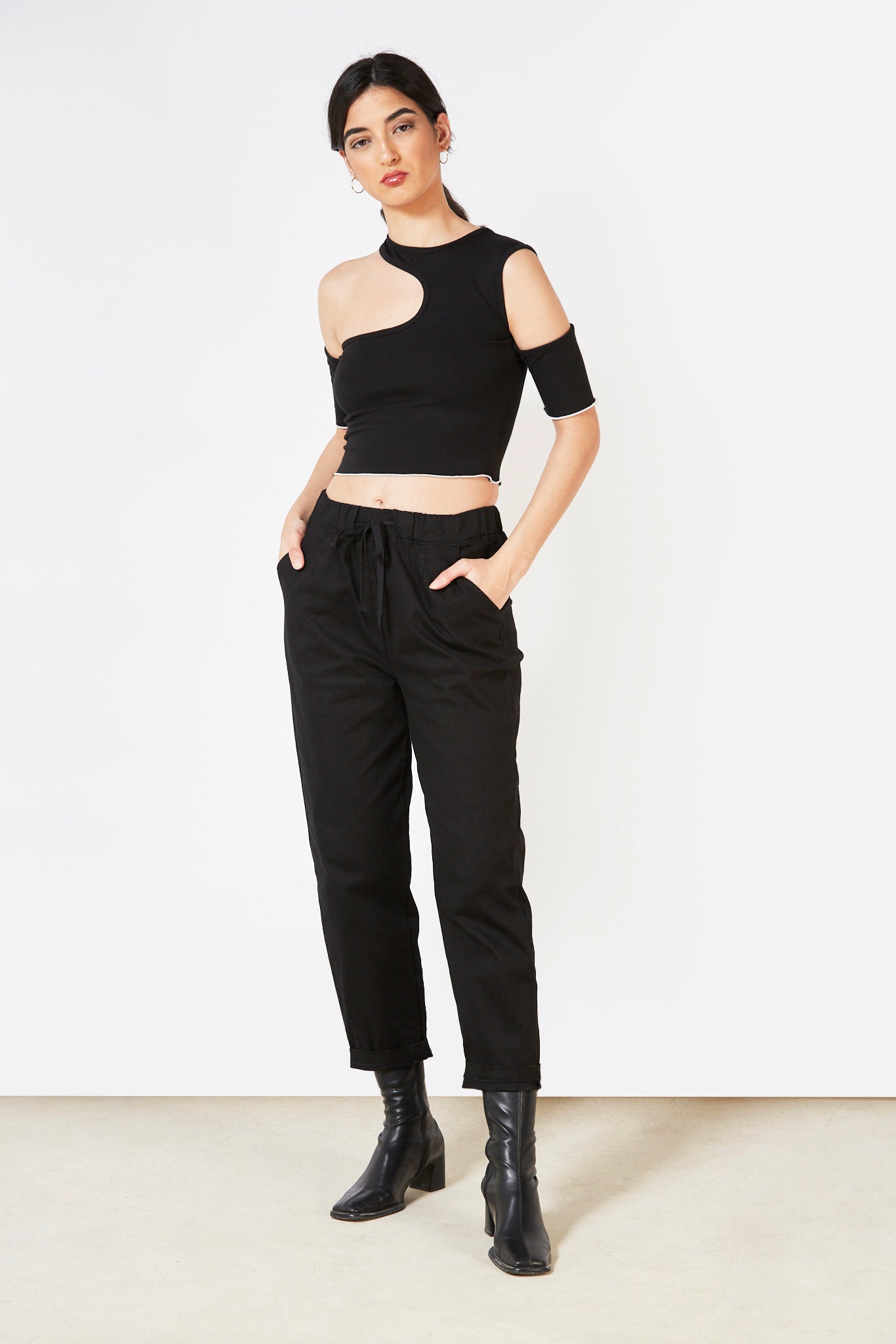 Black short sleeved white contrast stitch tee_9